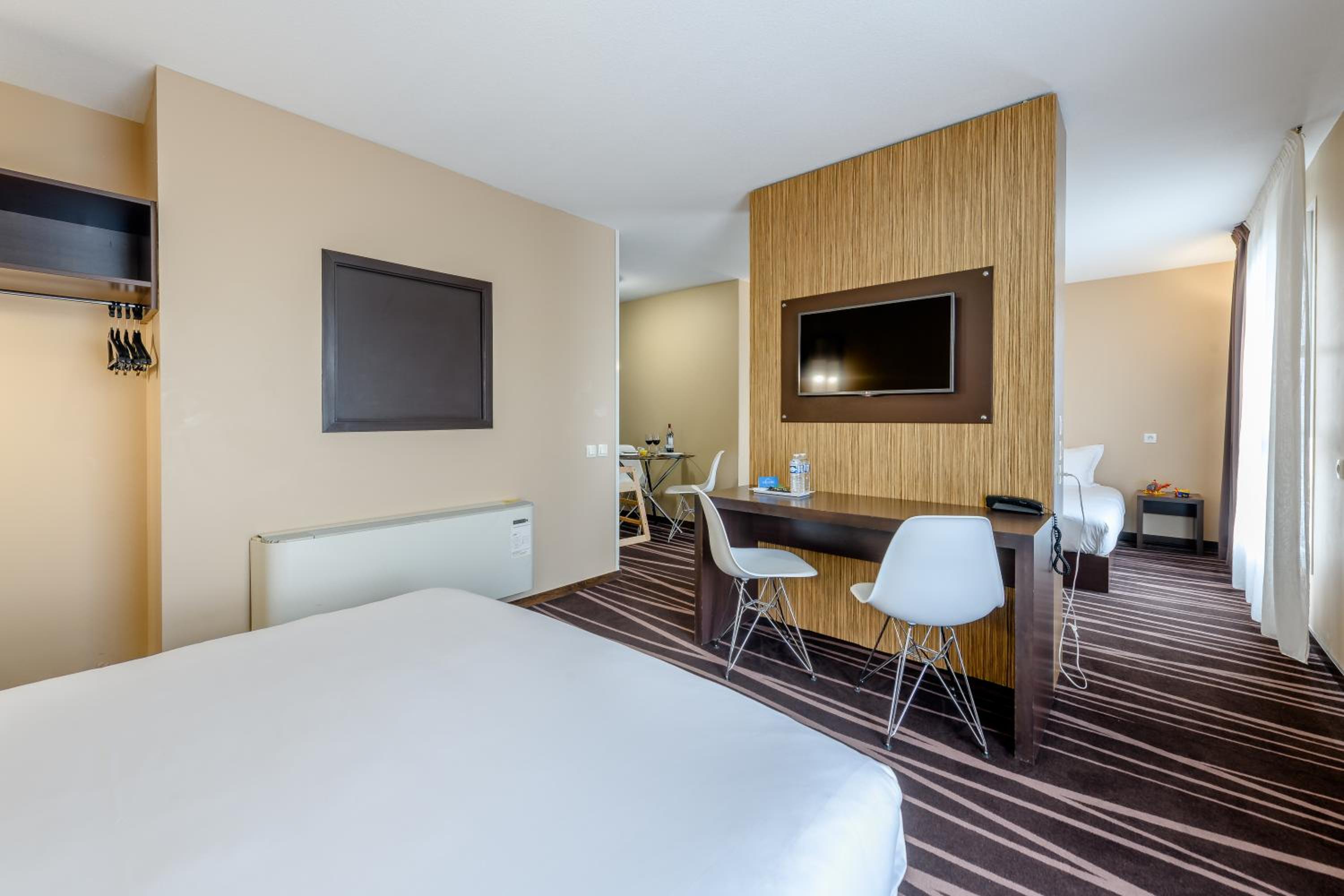 Suite - Photo 4