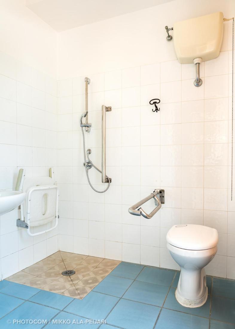Quadruple Room - Disability Access photo 2