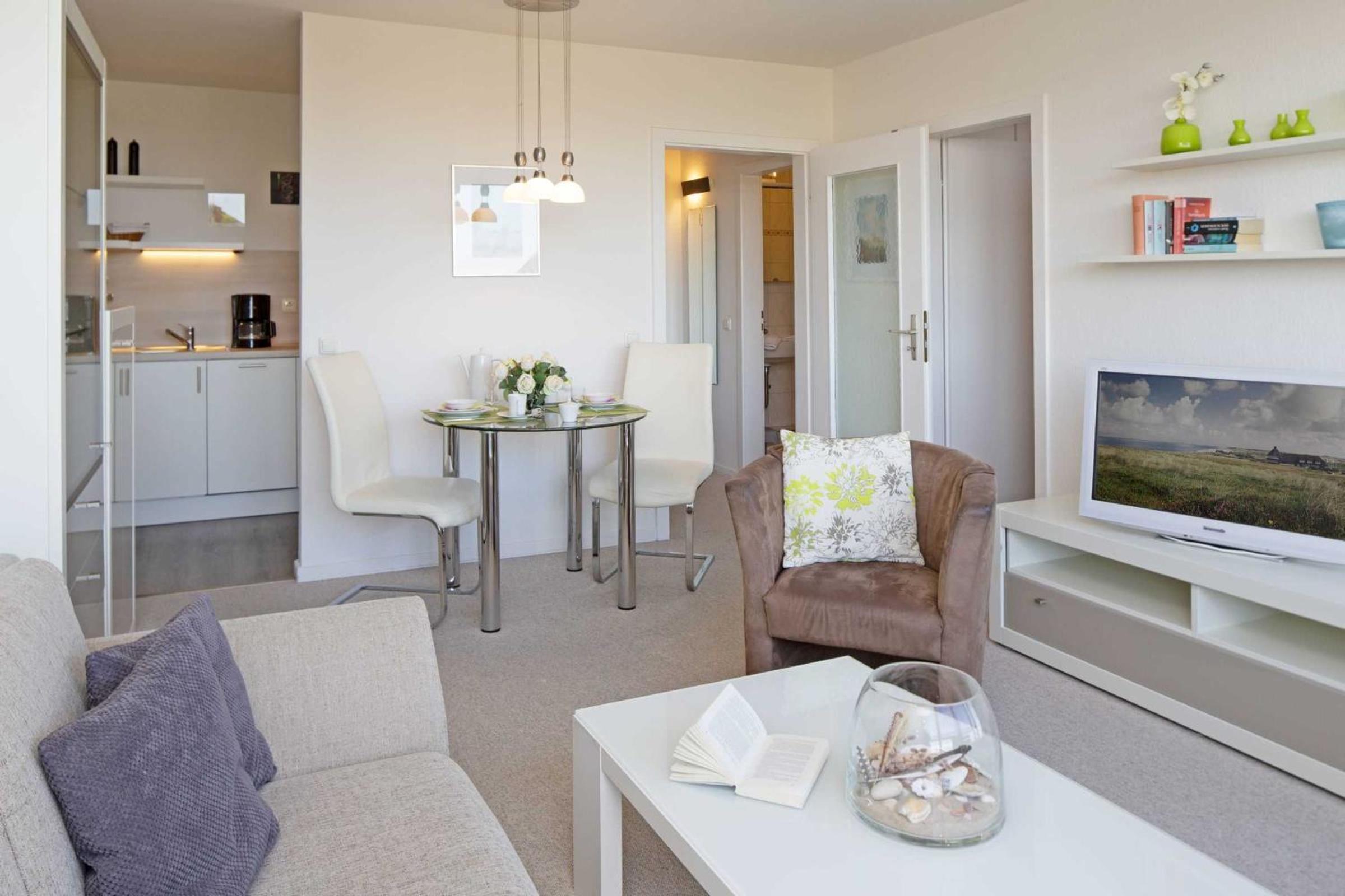 One-Bedroom Apartment with Balcony photo 1