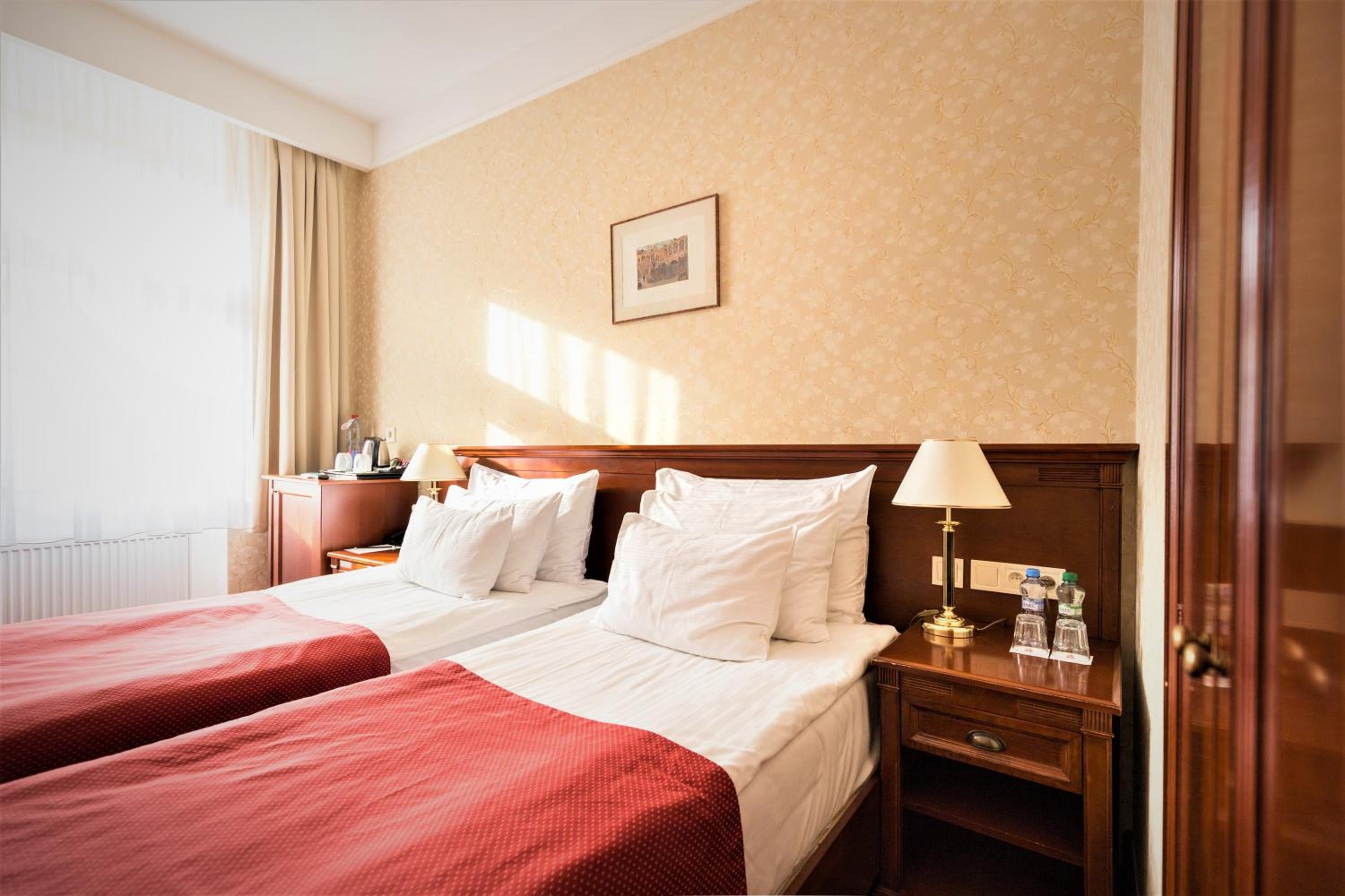 Standard Double or Twin Room - Photo 1