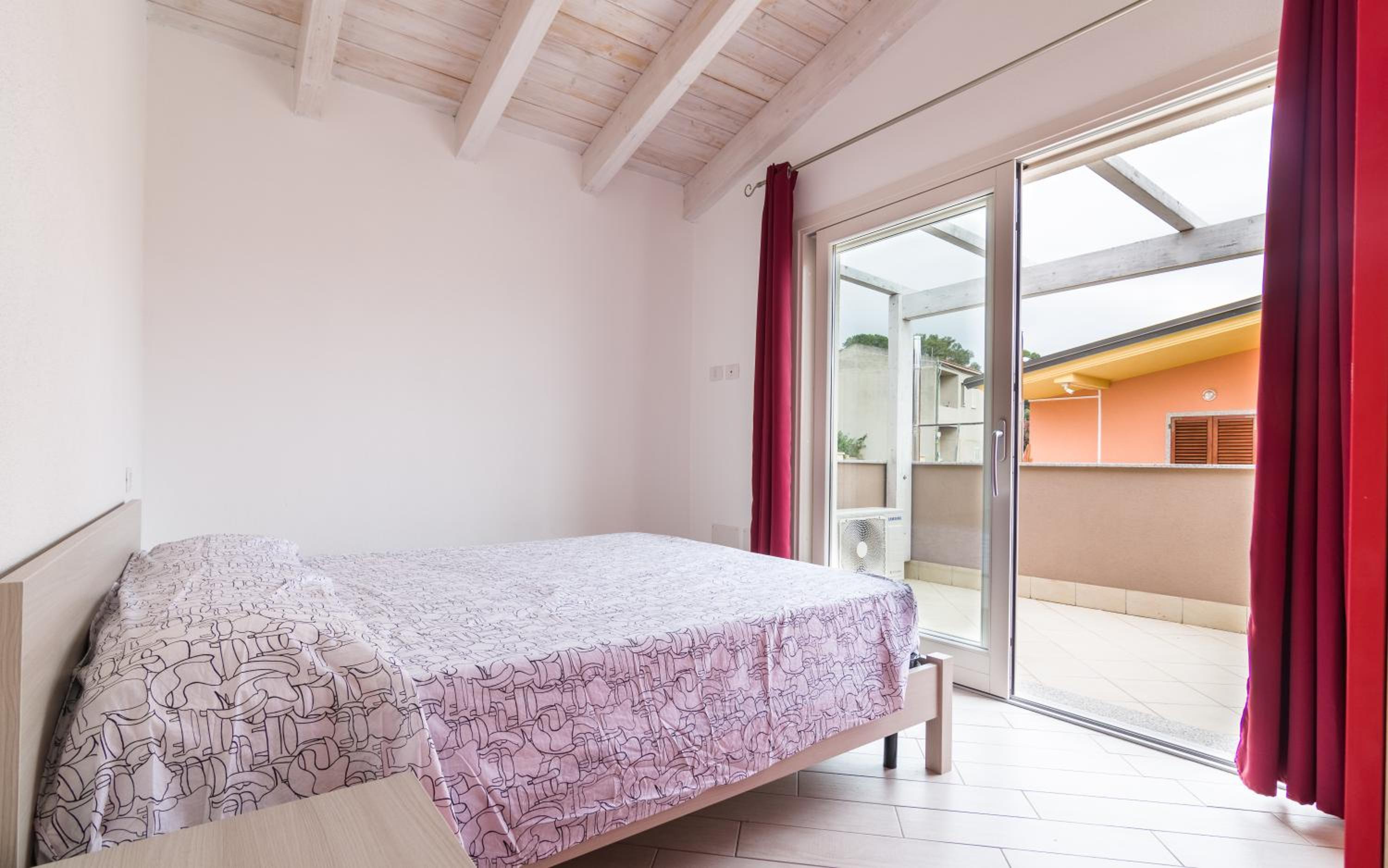 One-Bedroom House photo 1