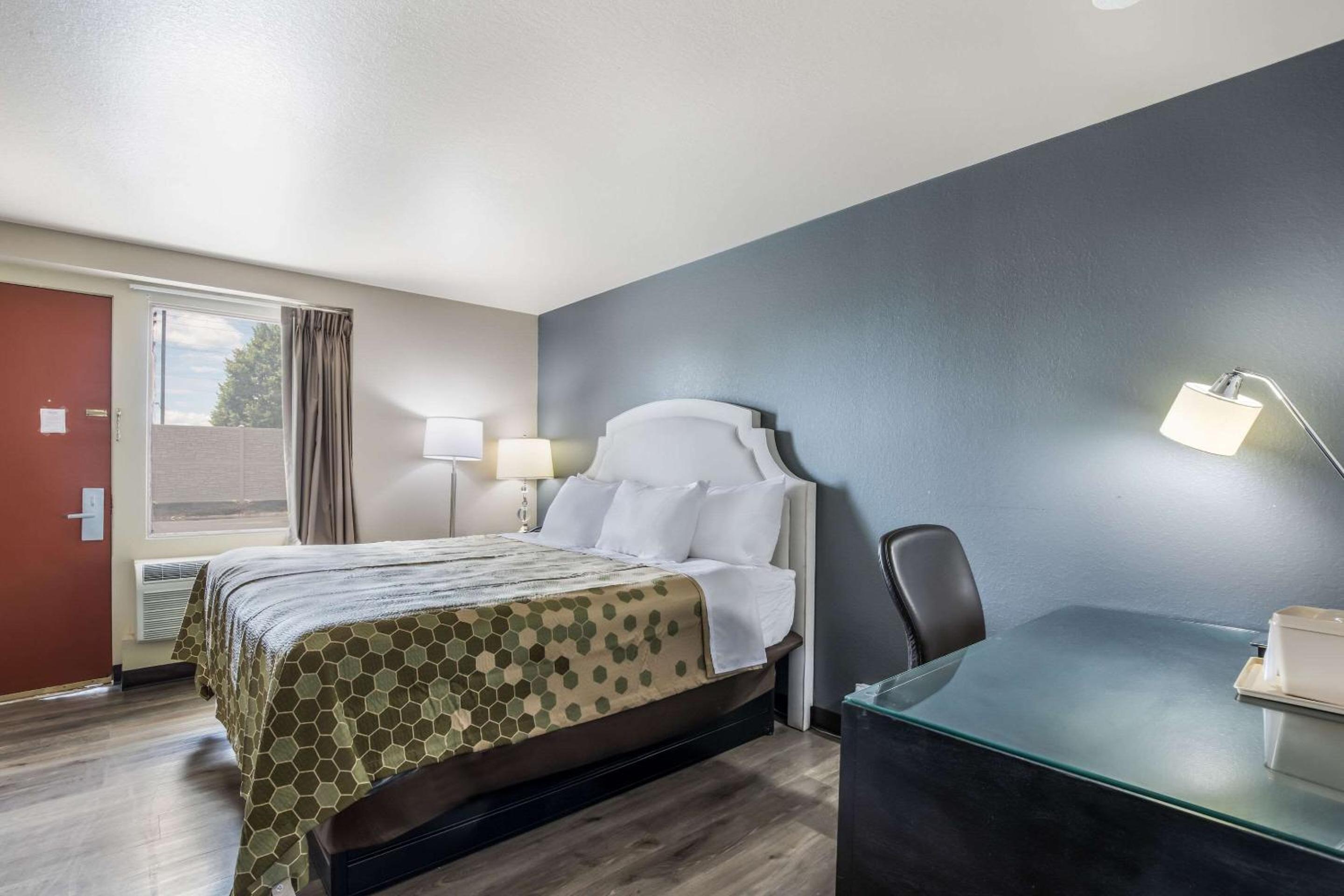 King Room - Accessible/Non-Smoking - Photo 1