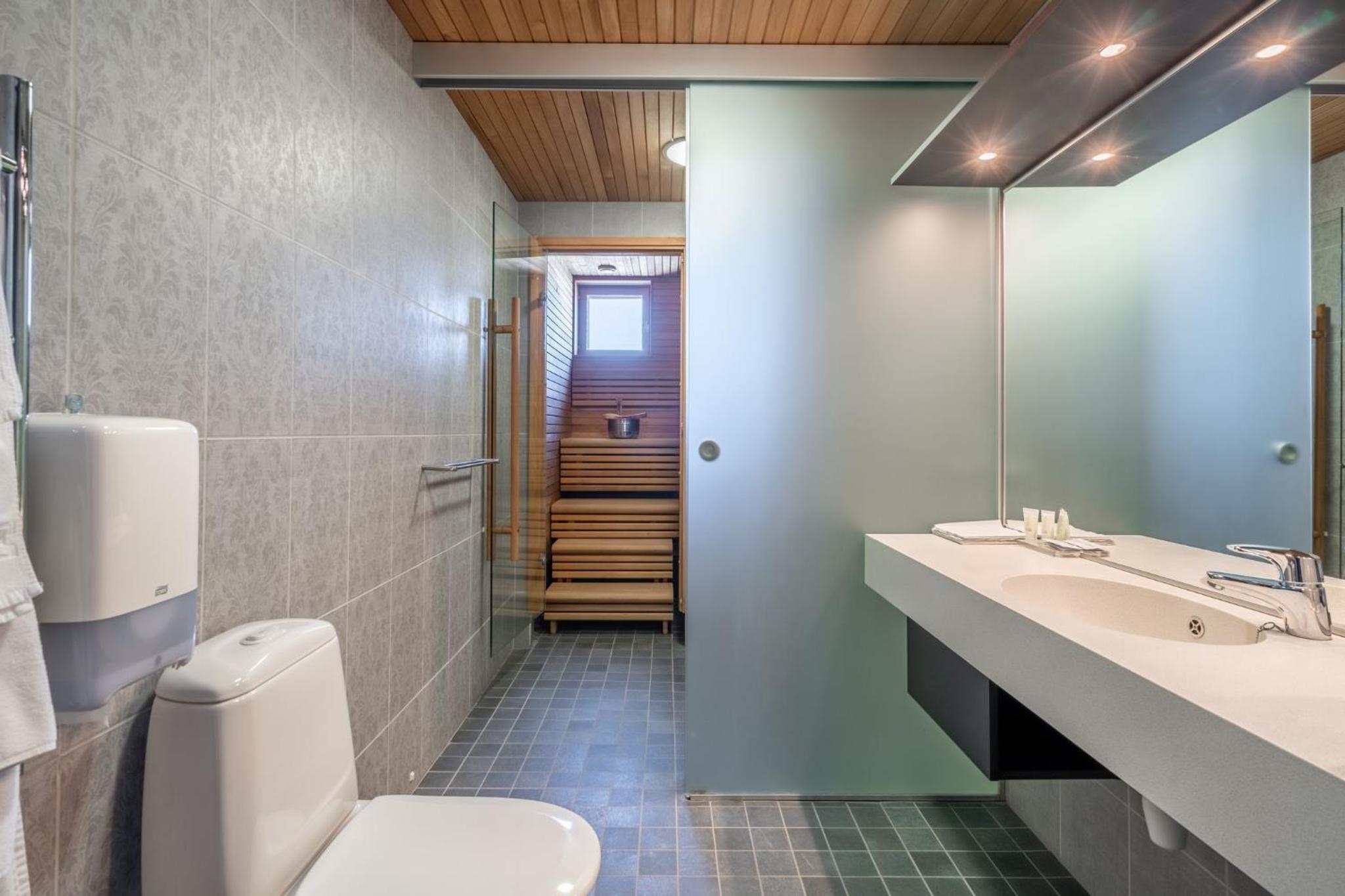 One-Bedroom Suite with Sauna photo 3