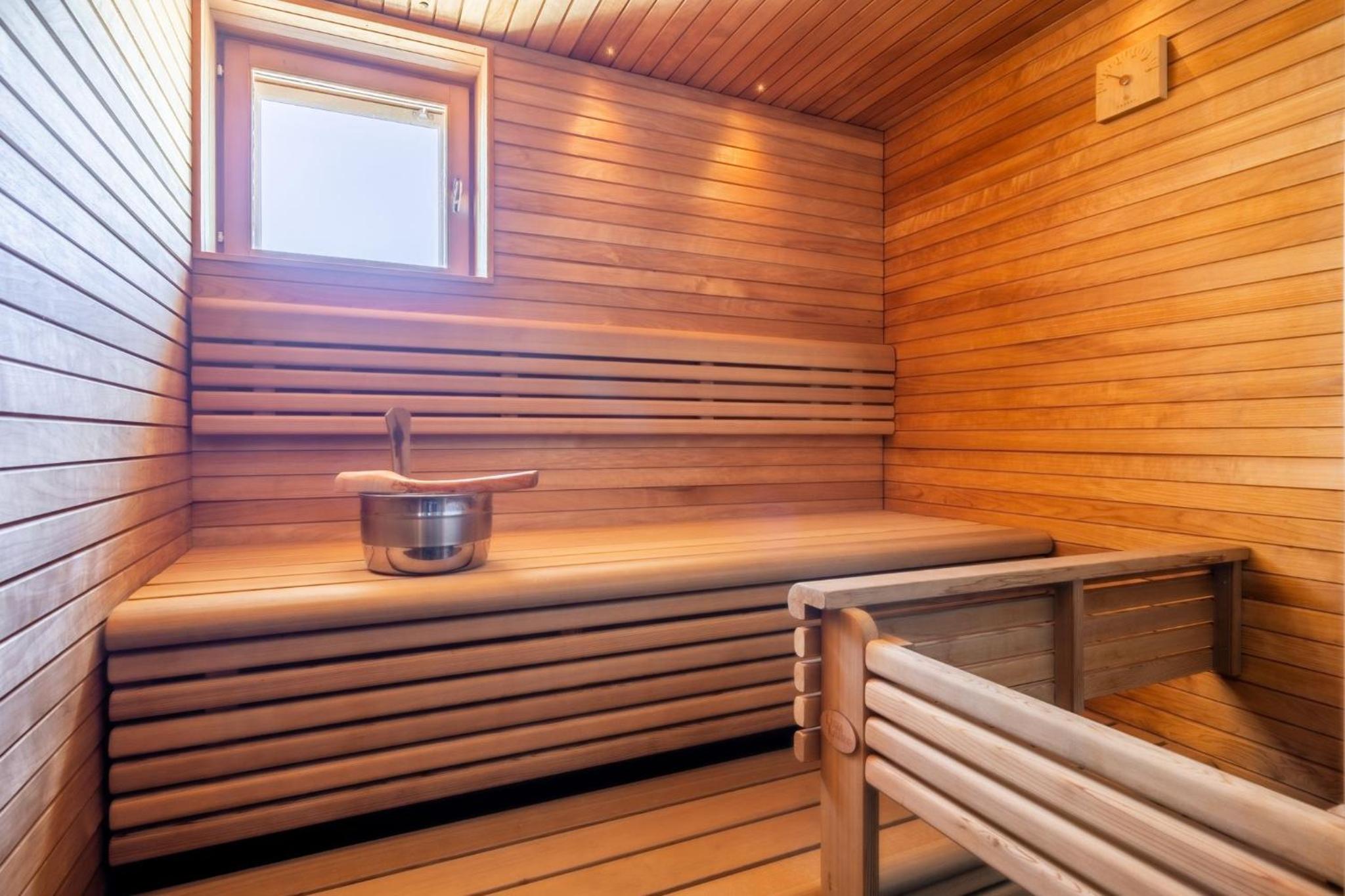 One-Bedroom Suite with Sauna photo 1