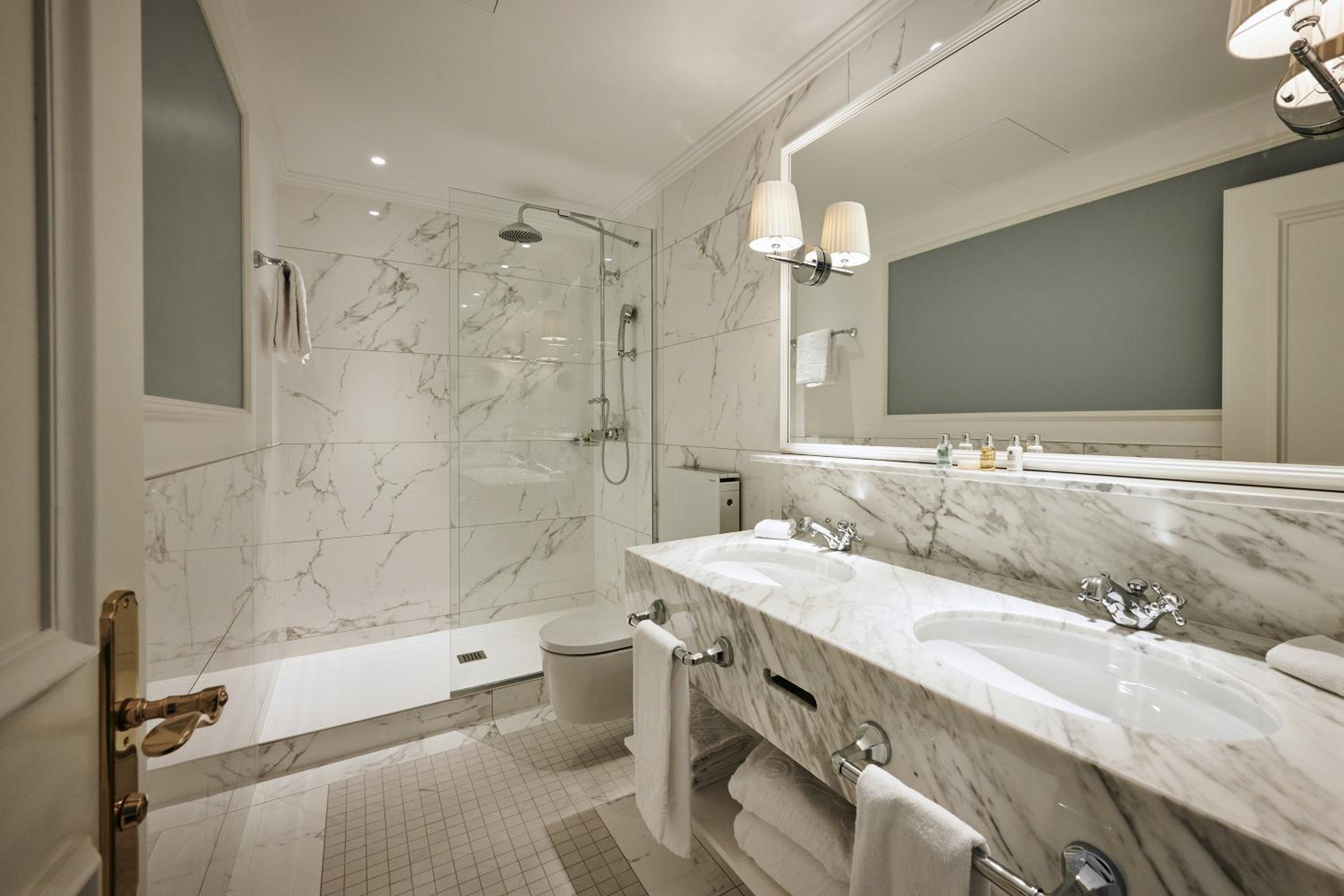 Deluxe Junior Suite - Photo 5