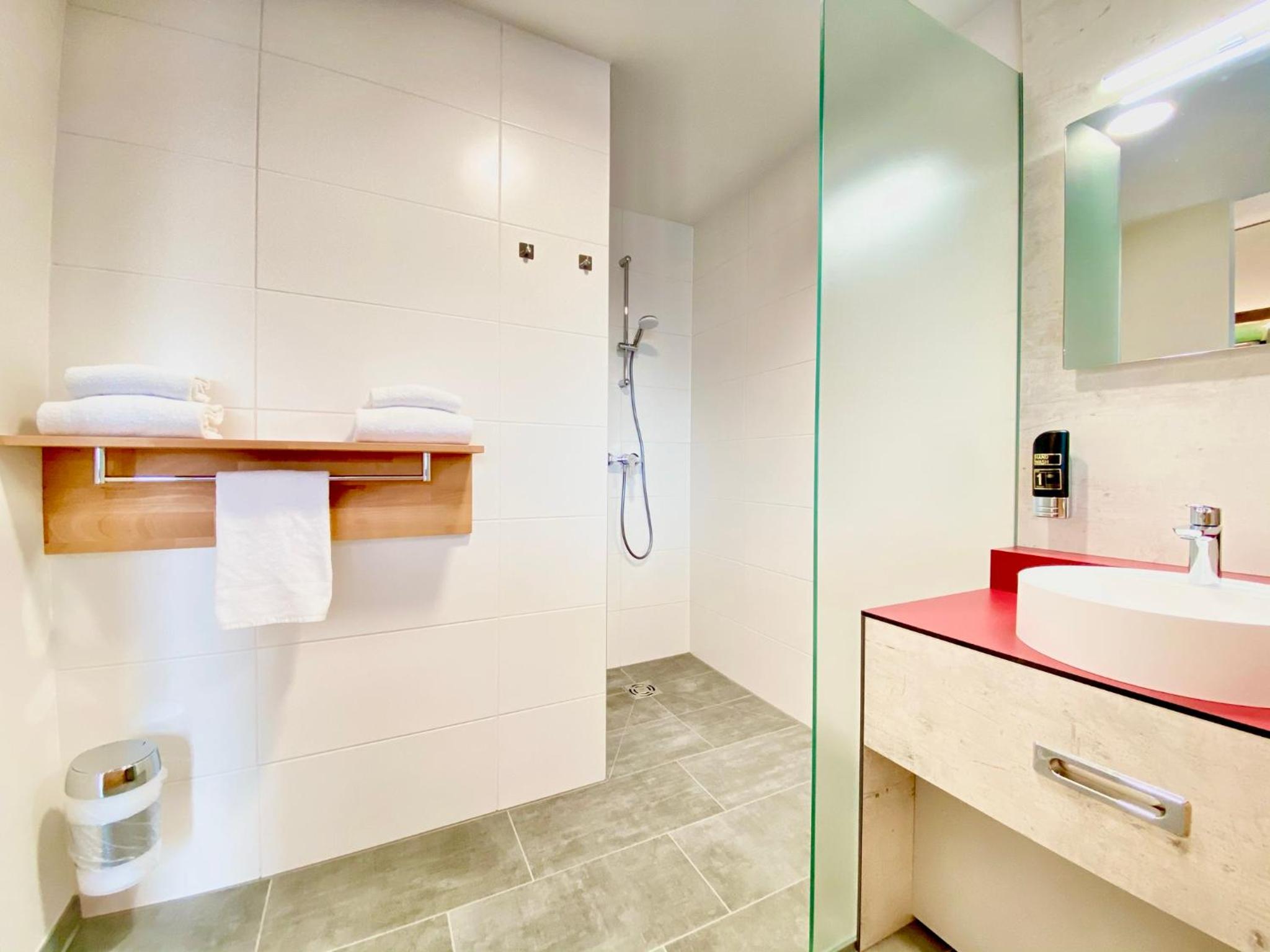 Deluxe Double Room with Balcony - Photo 6