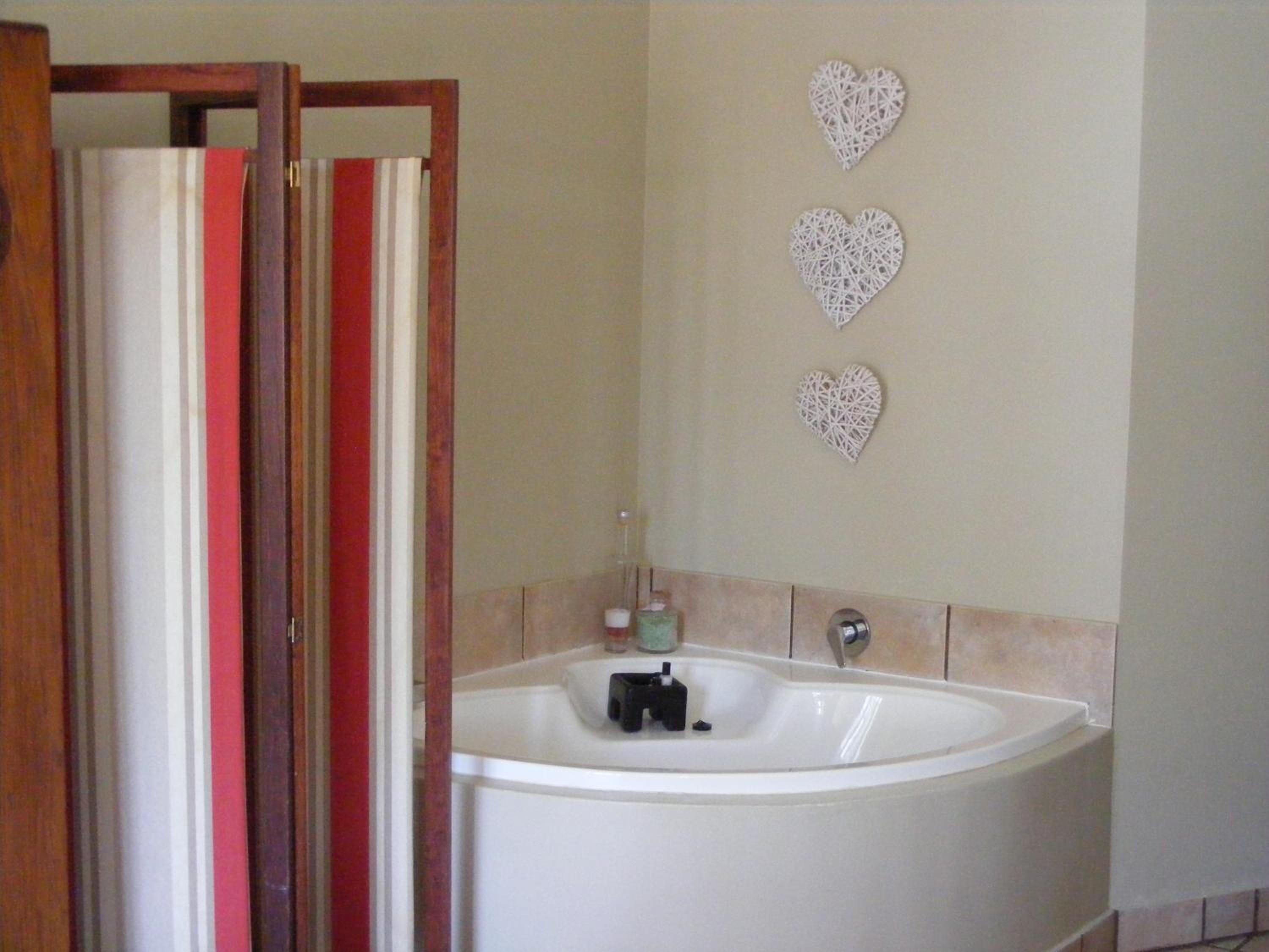 Deluxe Double Room with Bath - Photo 4