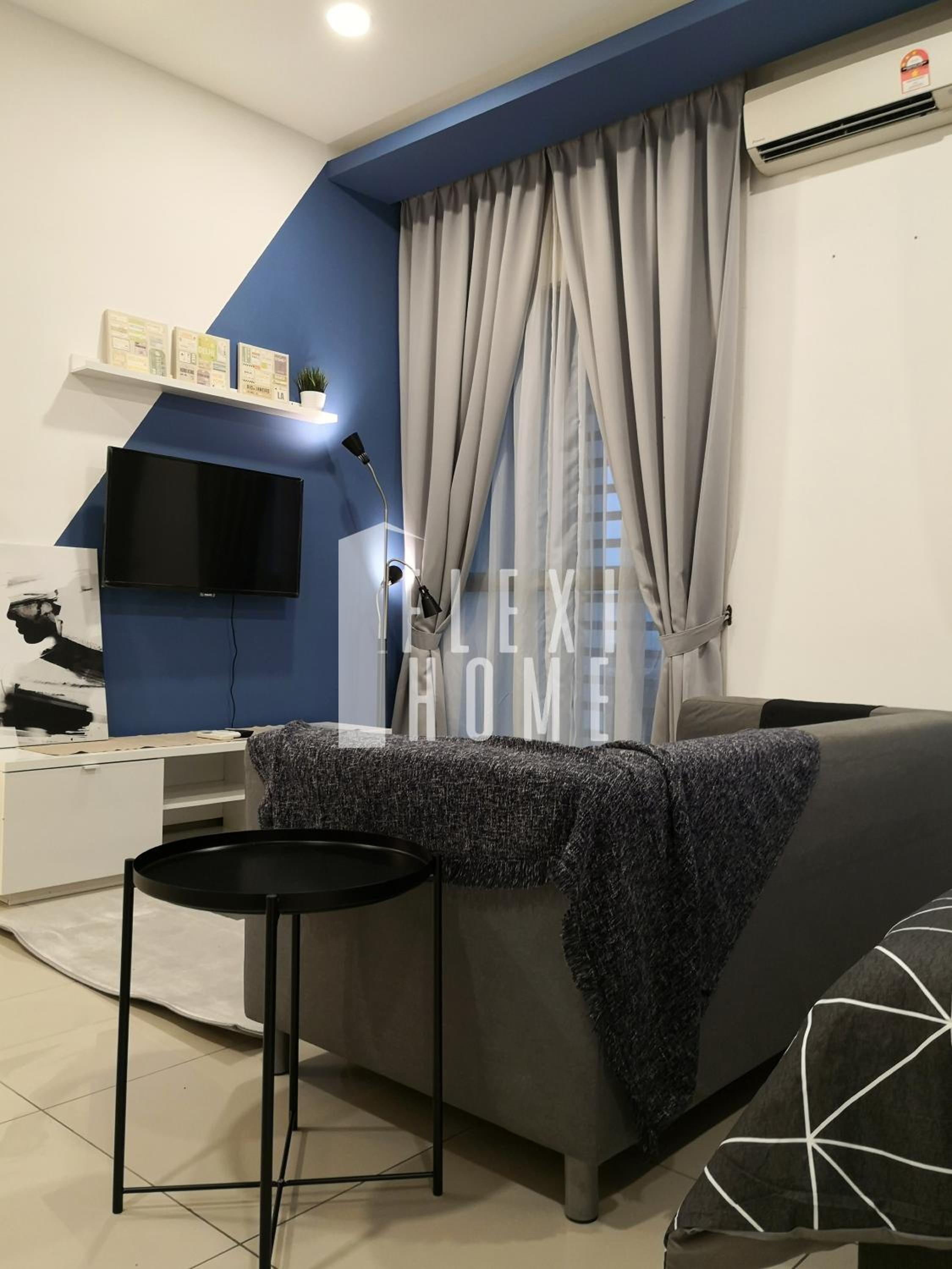 Apartment with Balcony photo 2