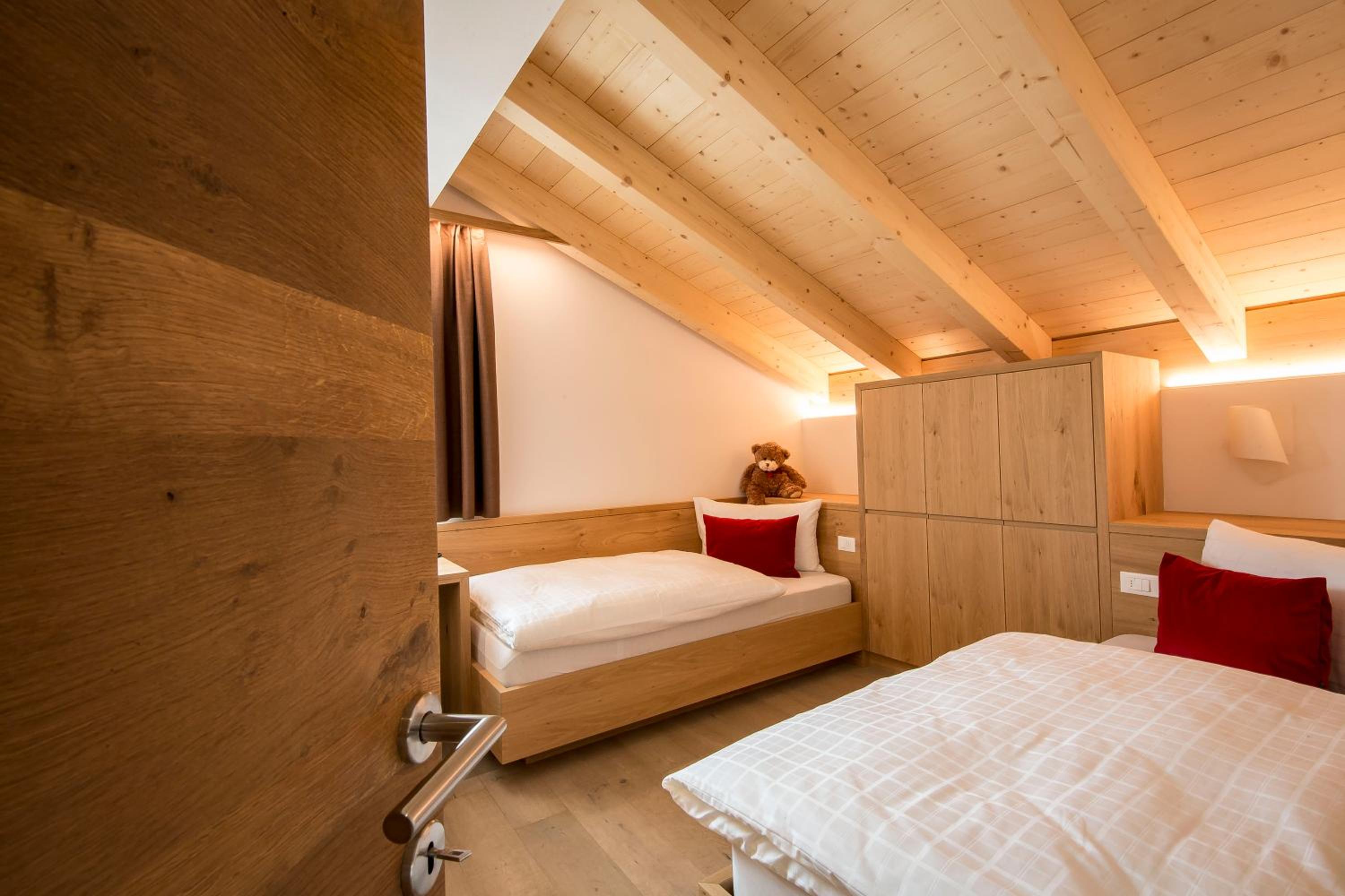 Apartment with Mountain View