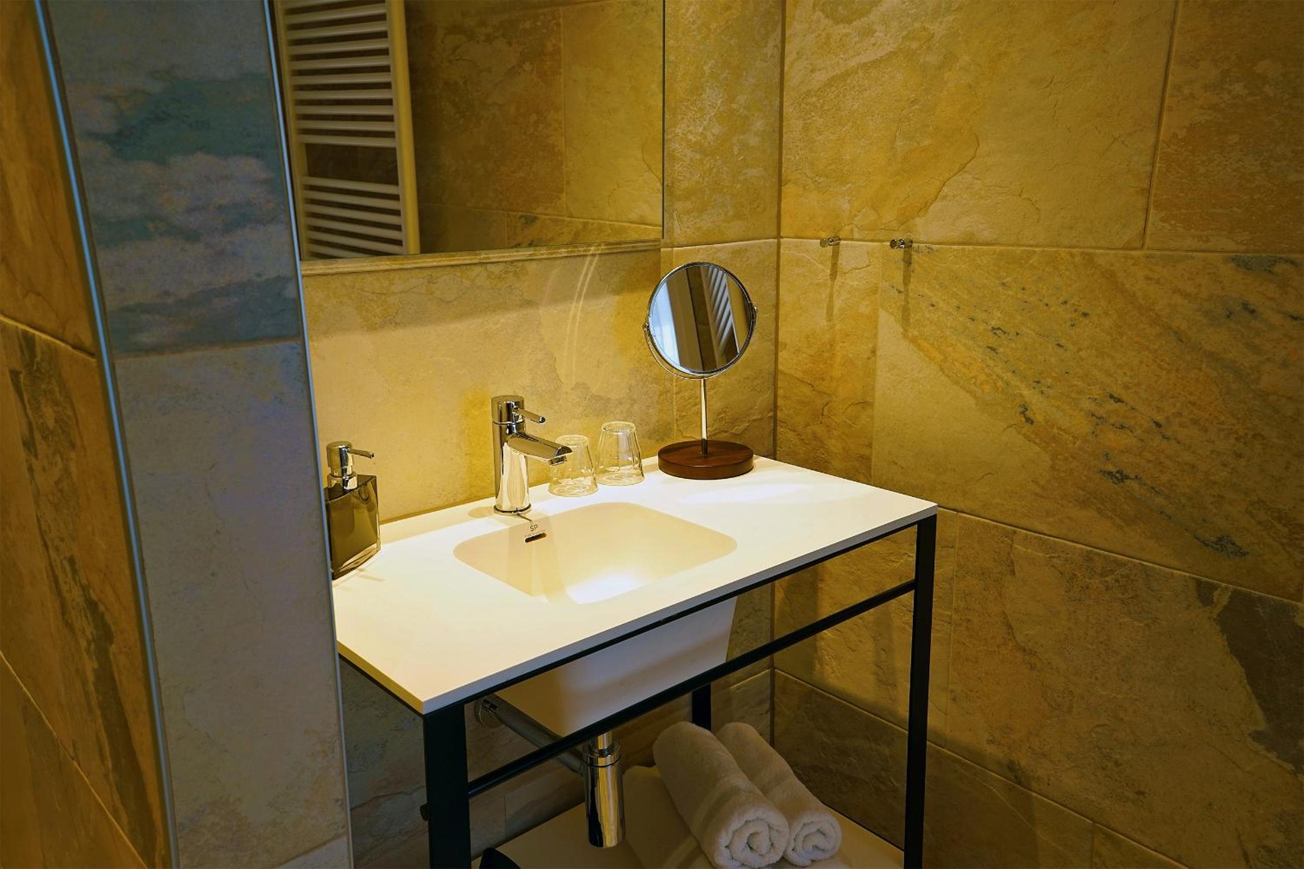 Deluxe Suite photo 3