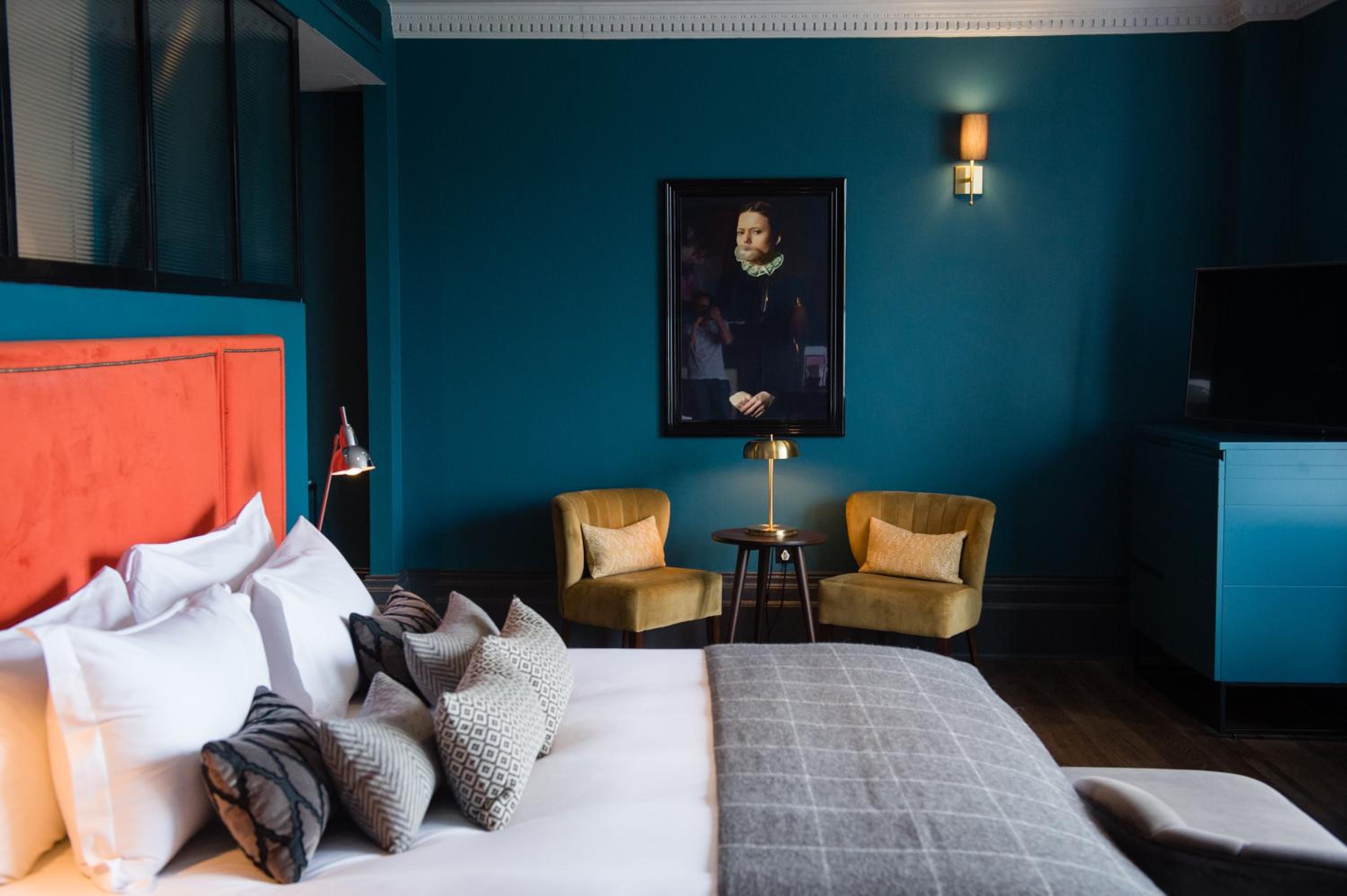 Signature Suite - Photo 5
