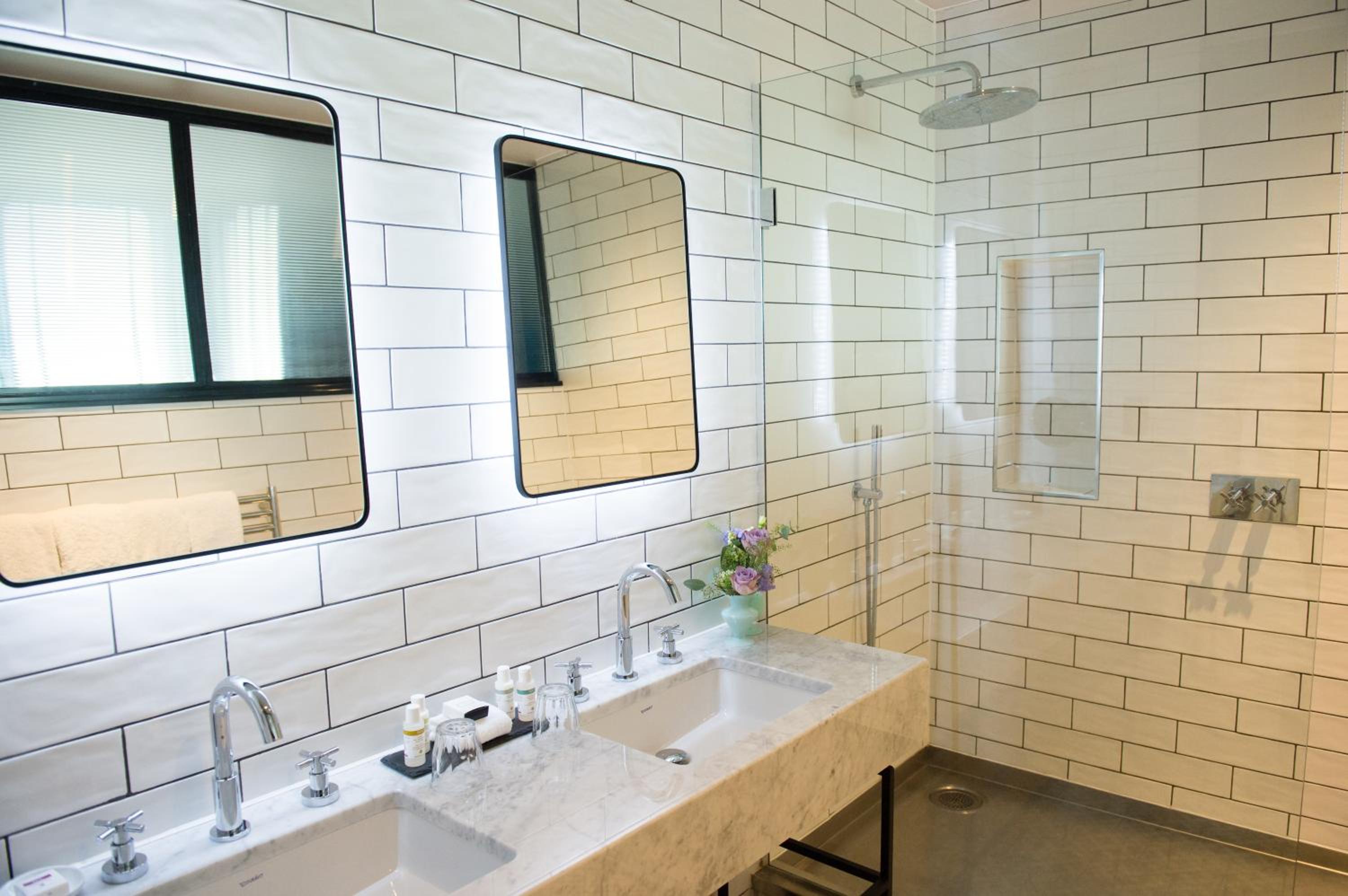 Signature Suite - Photo 2