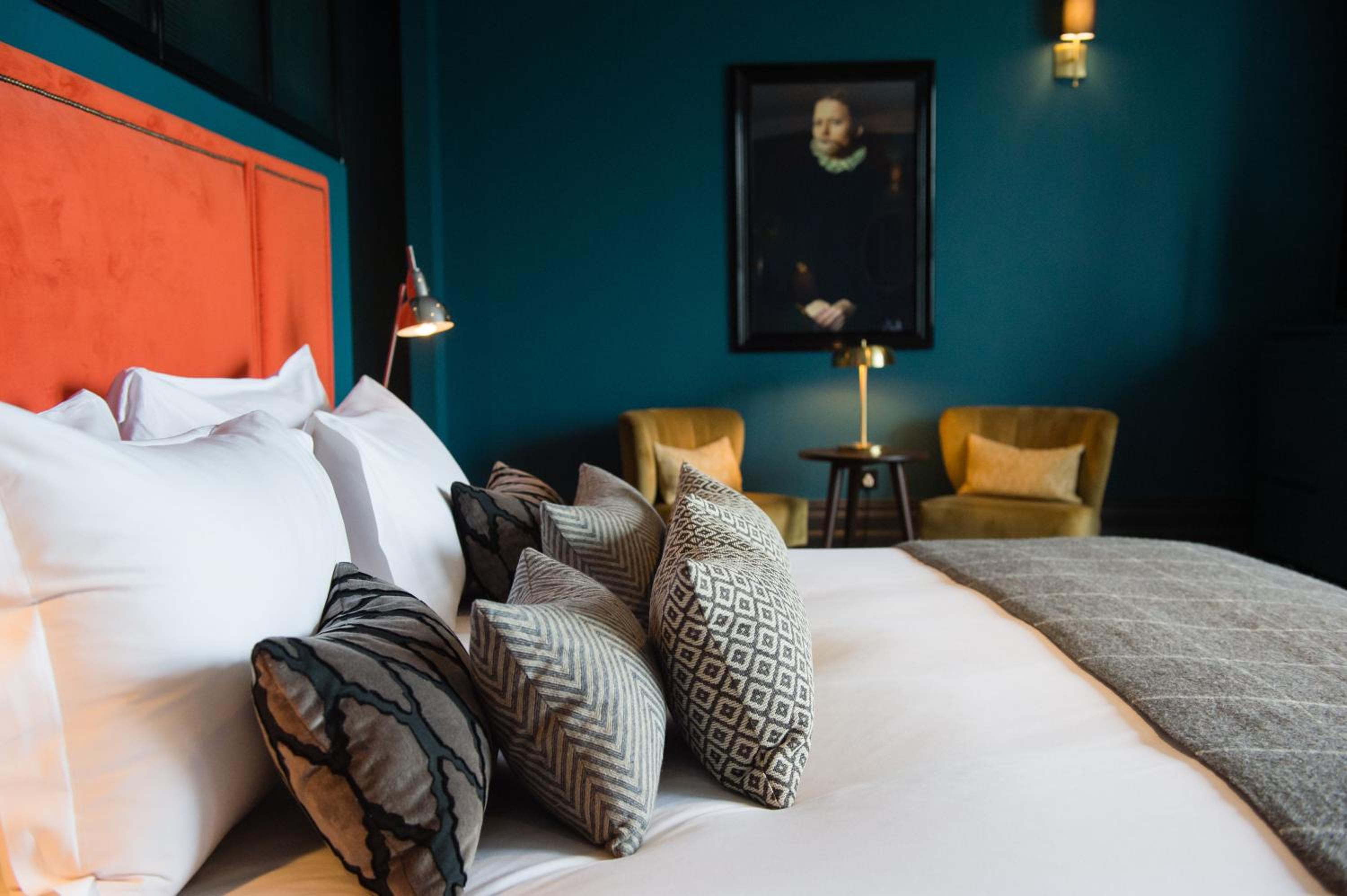 Signature Suite - Photo 4