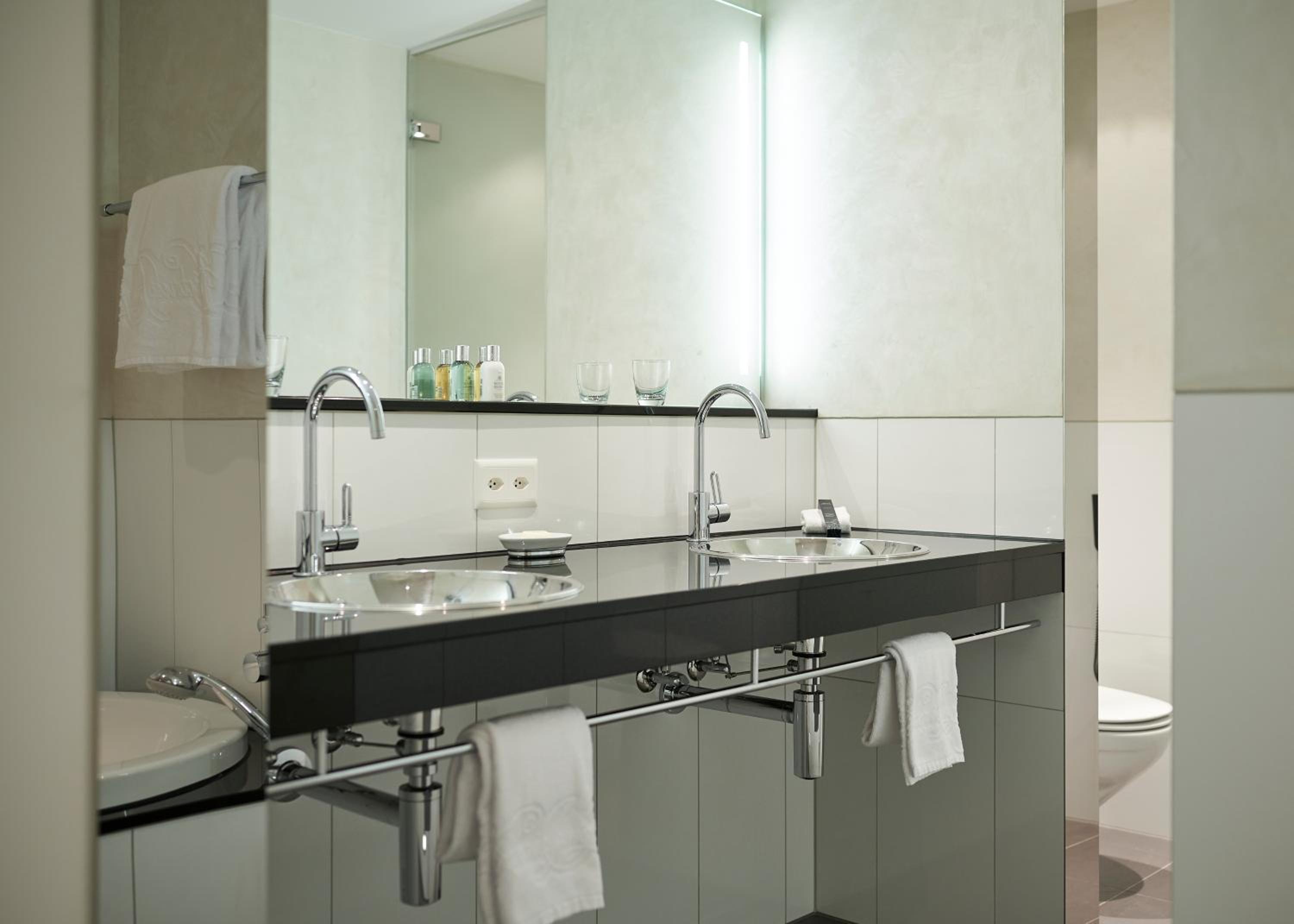 Deluxe Duplex Suite - Photo 2