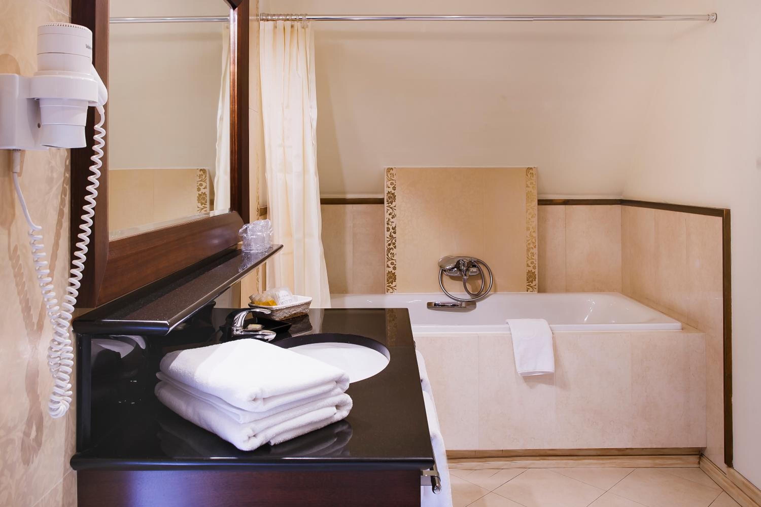 Family Suite - Photo 7