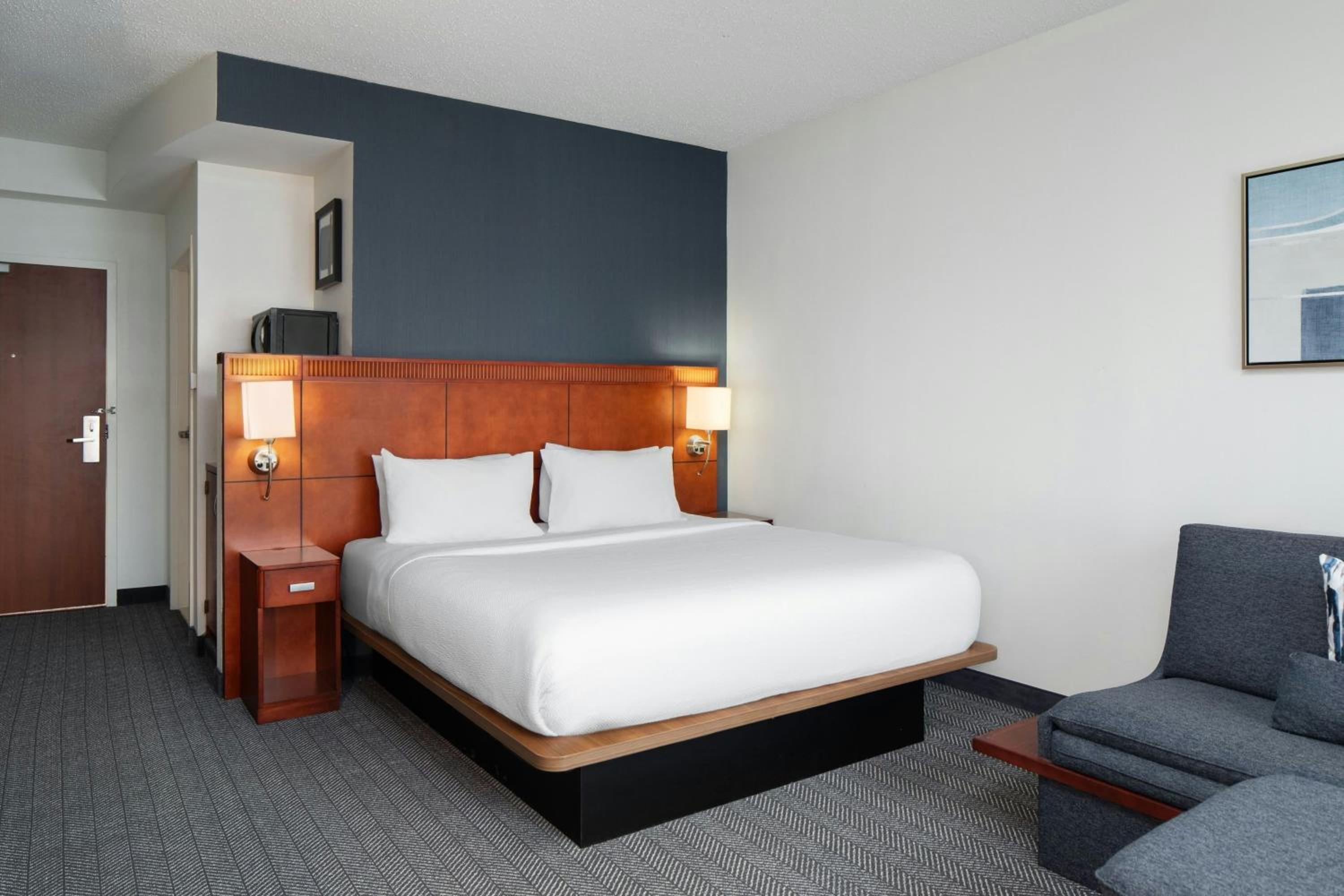 King Room with Bathtub - Mobility Access
