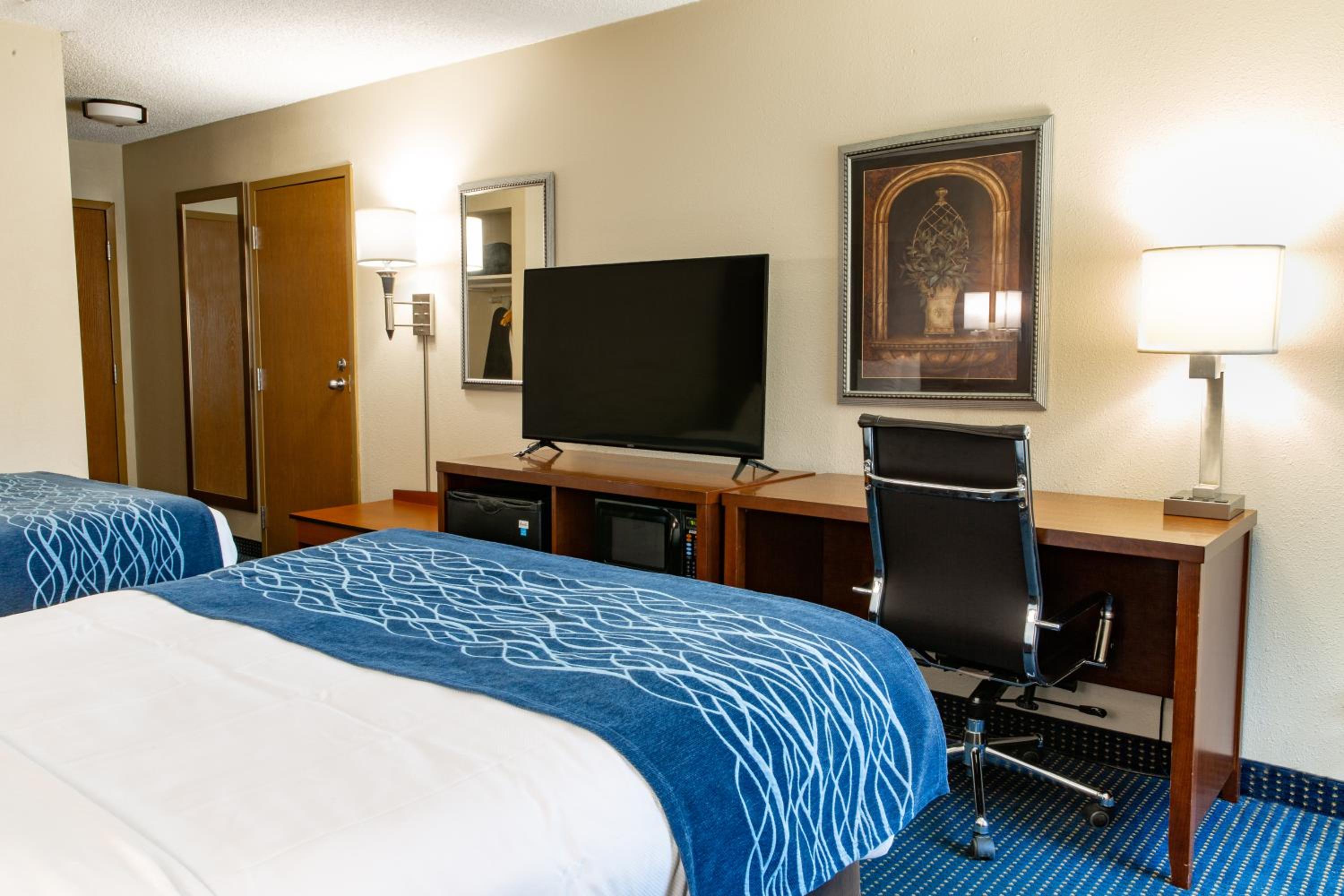 Double Room with Two Double Beds - Non-Smoking - Photo 1