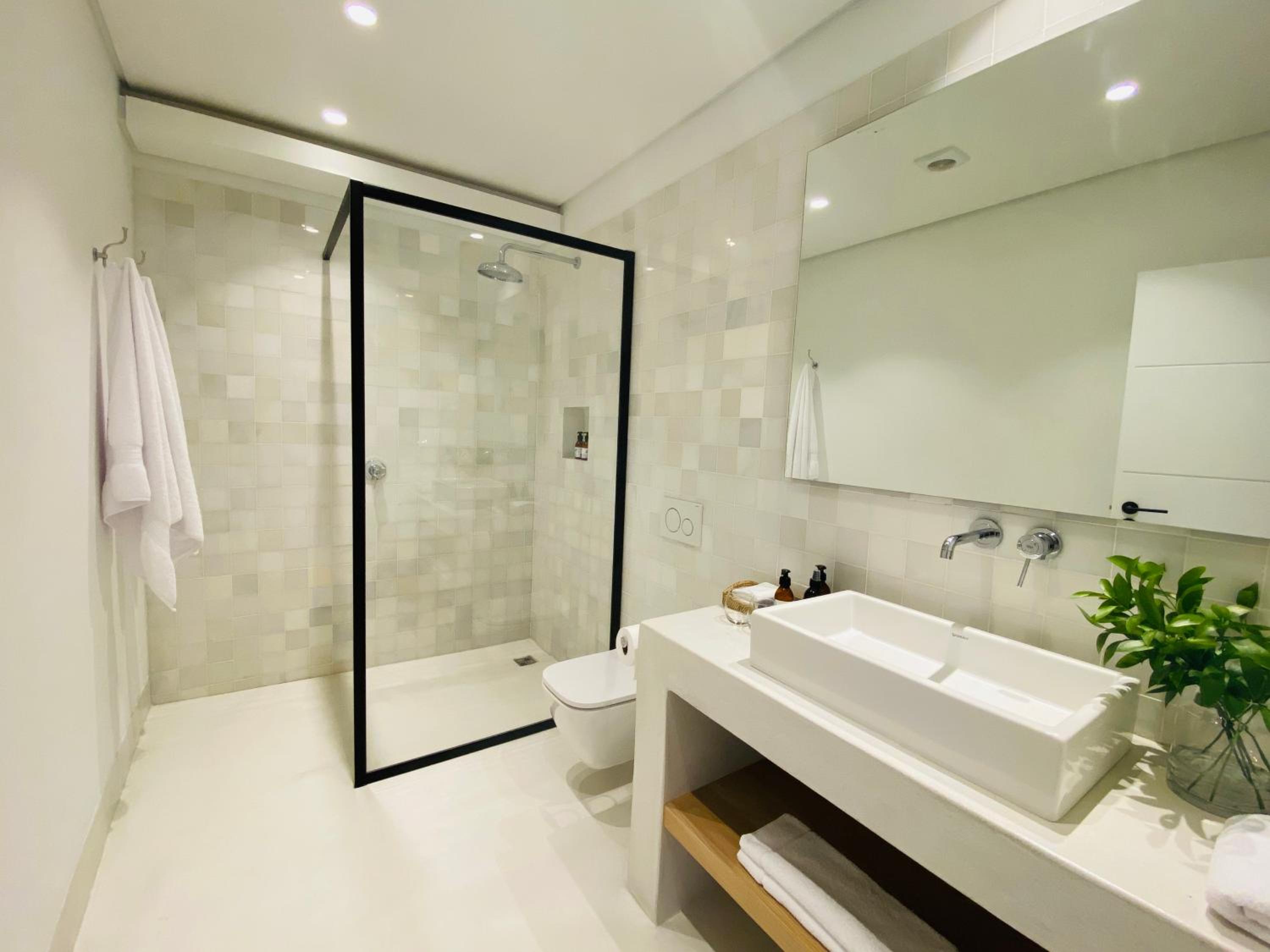 Superior King Room - Photo 5