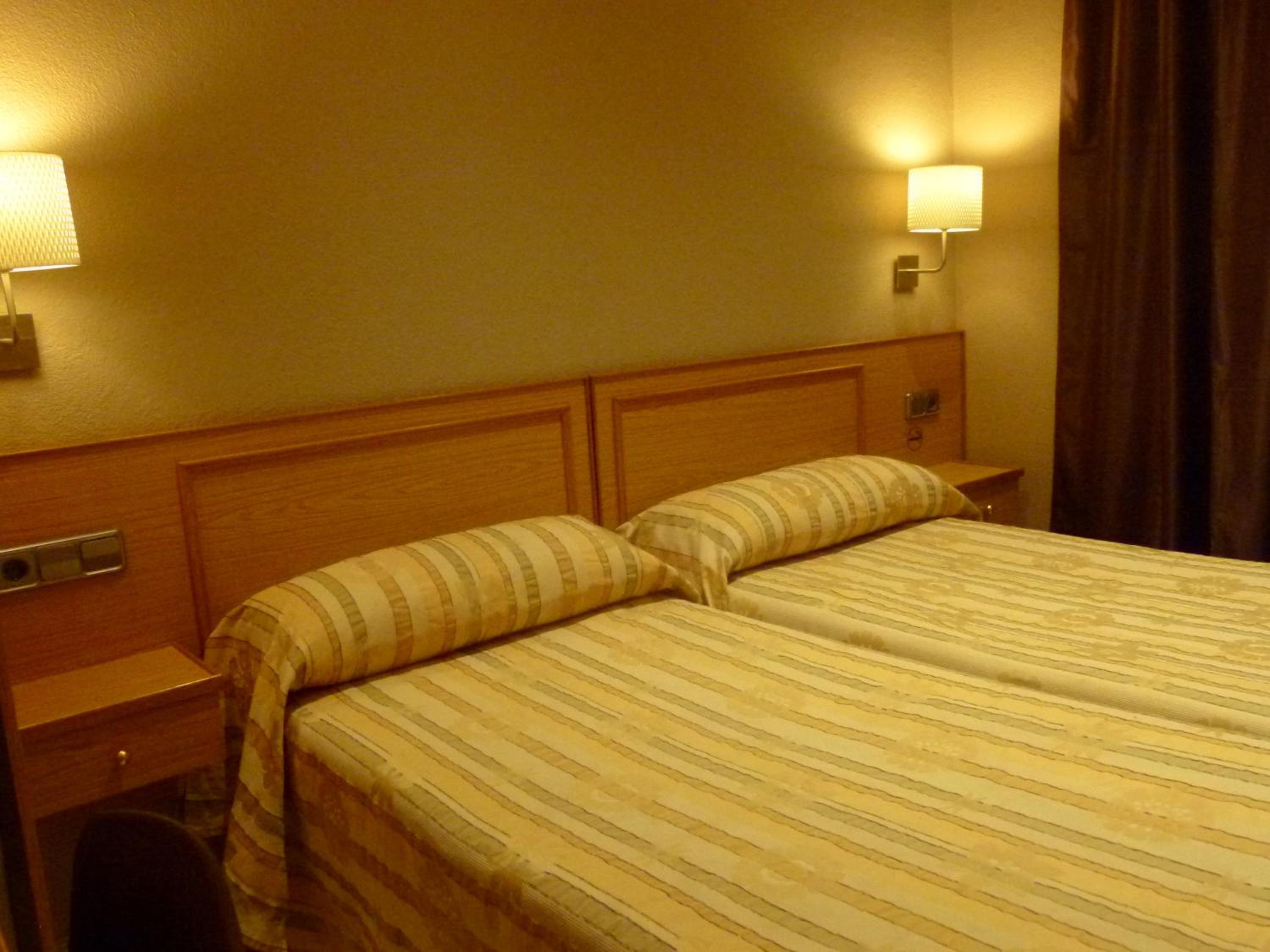 Double or Twin Room with Bathroom photo 3
