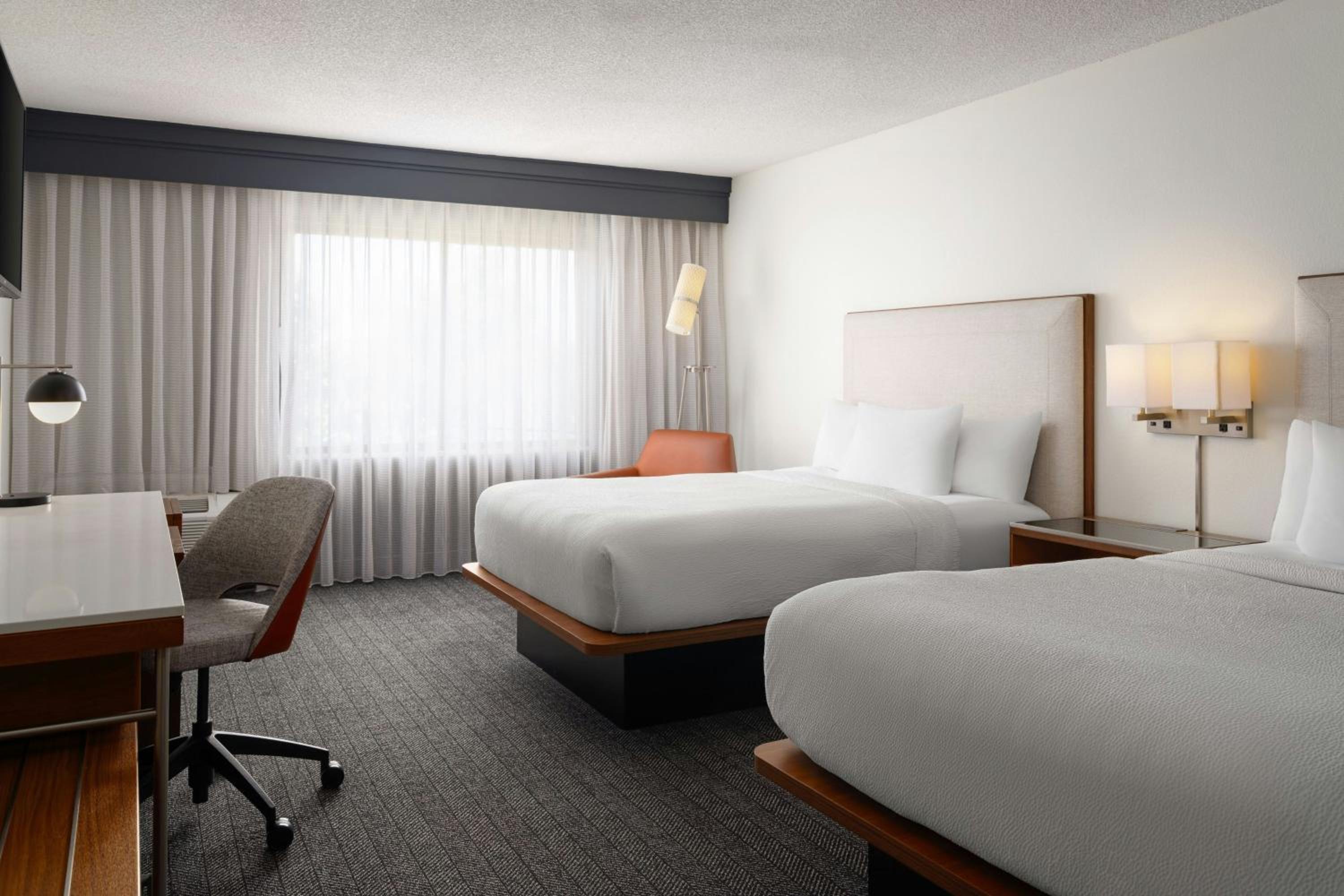 Queen Room with Two Queen Beds and Bathtub - Mobility Access/Hearing Accessible