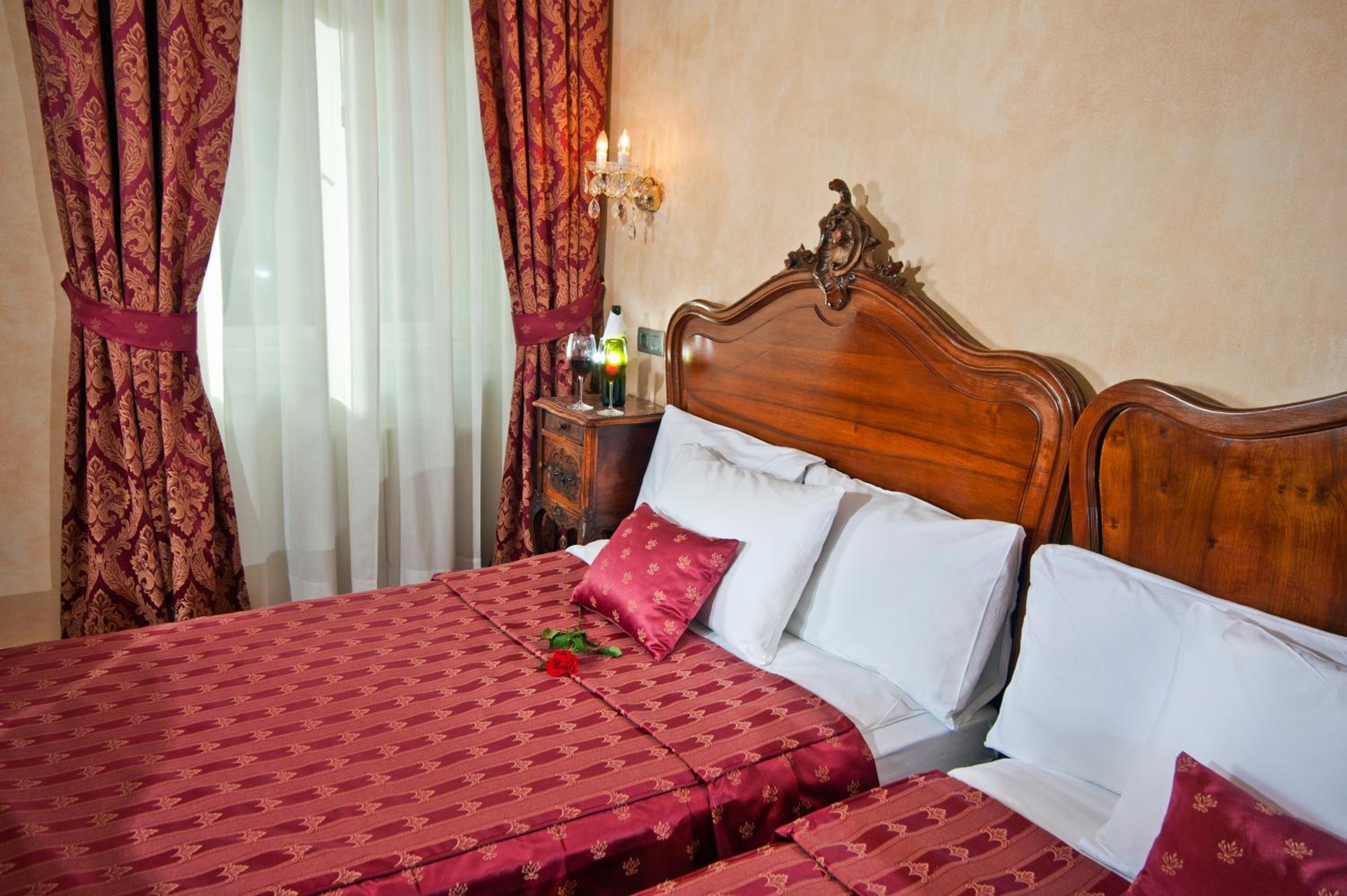 Superior Double Or Twin Room thumbnail 5