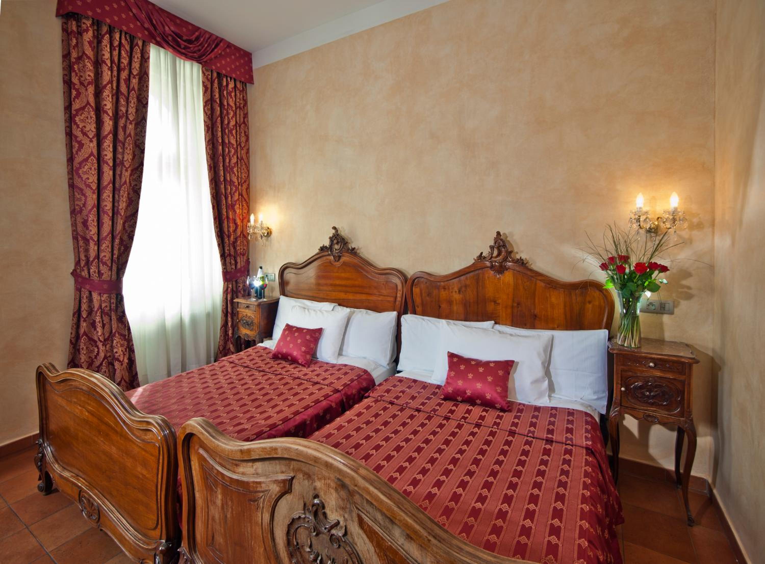 Superior Double Or Twin Room thumbnail 6