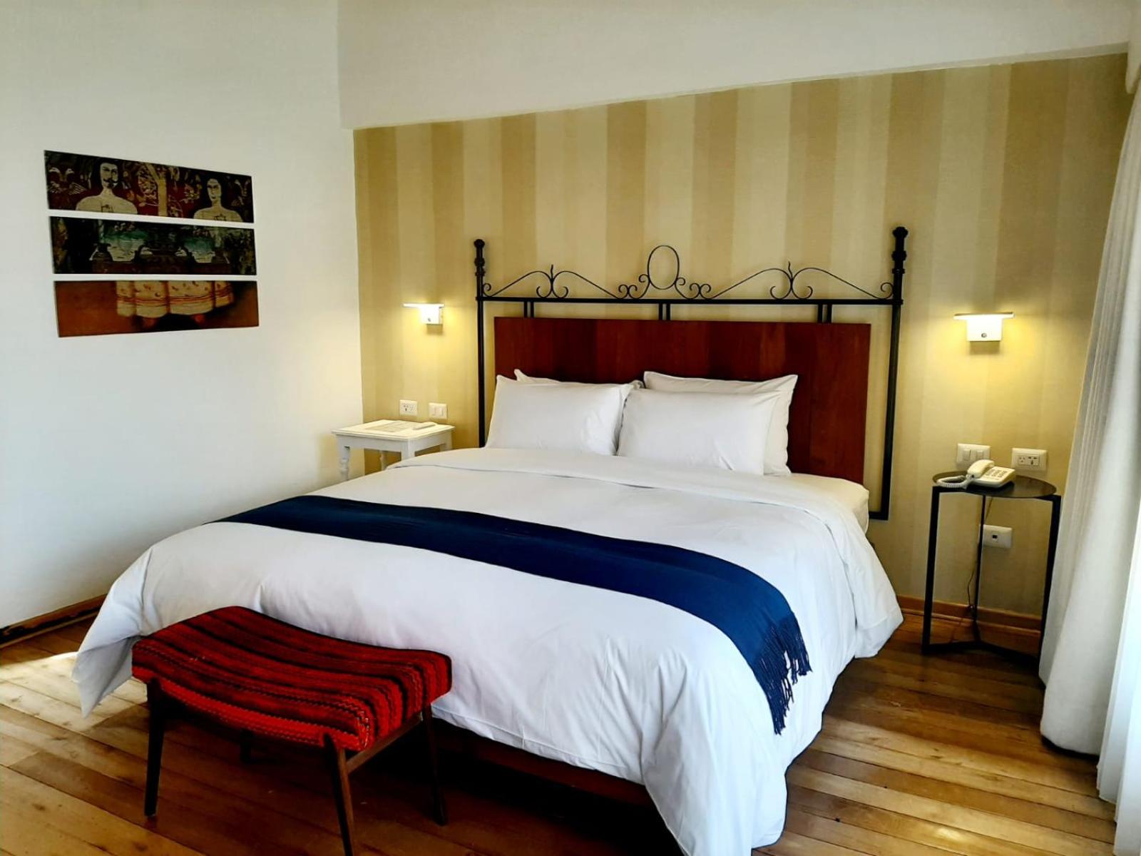 Premium King Room photo 3