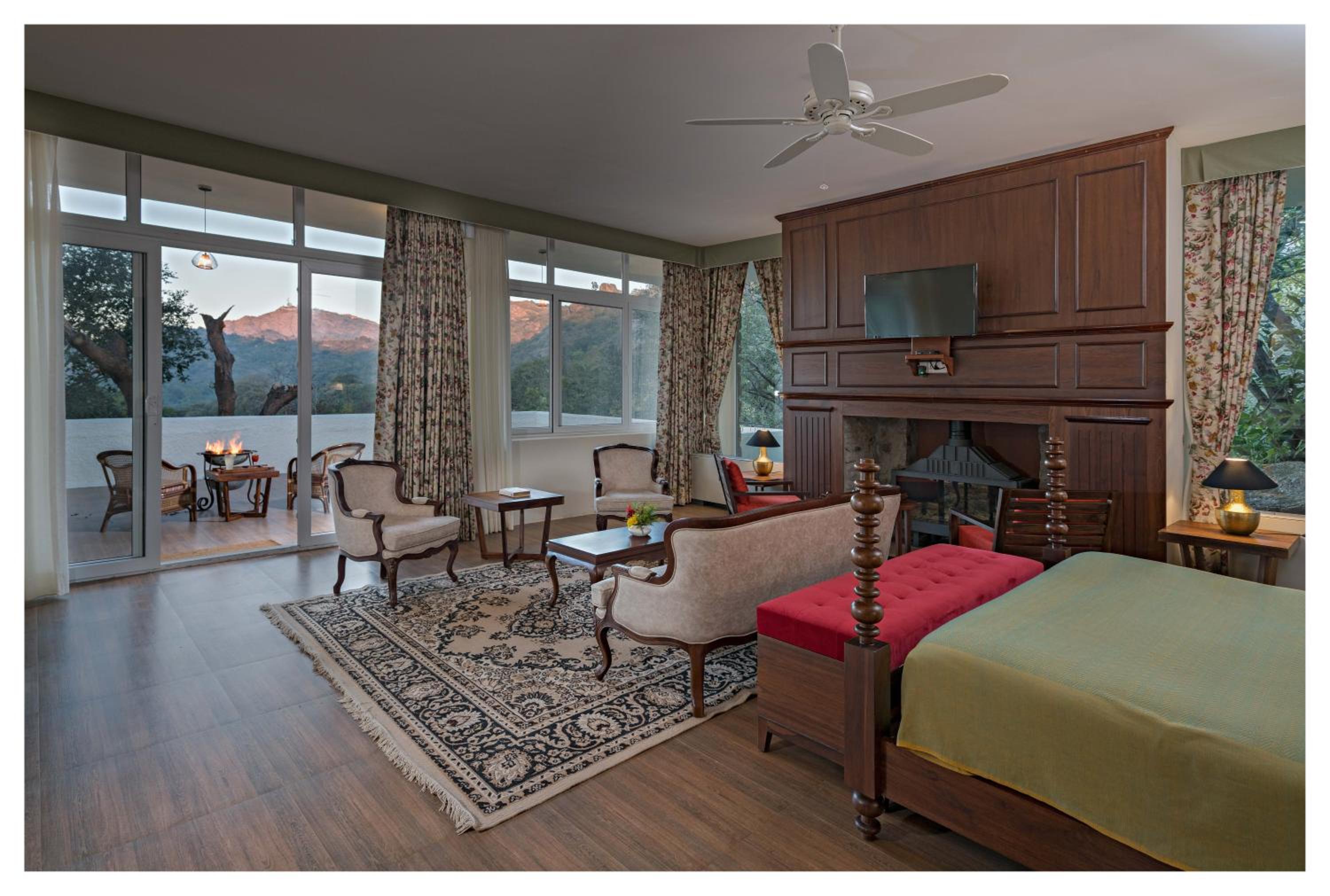Suite with Mountain View - Photo 3