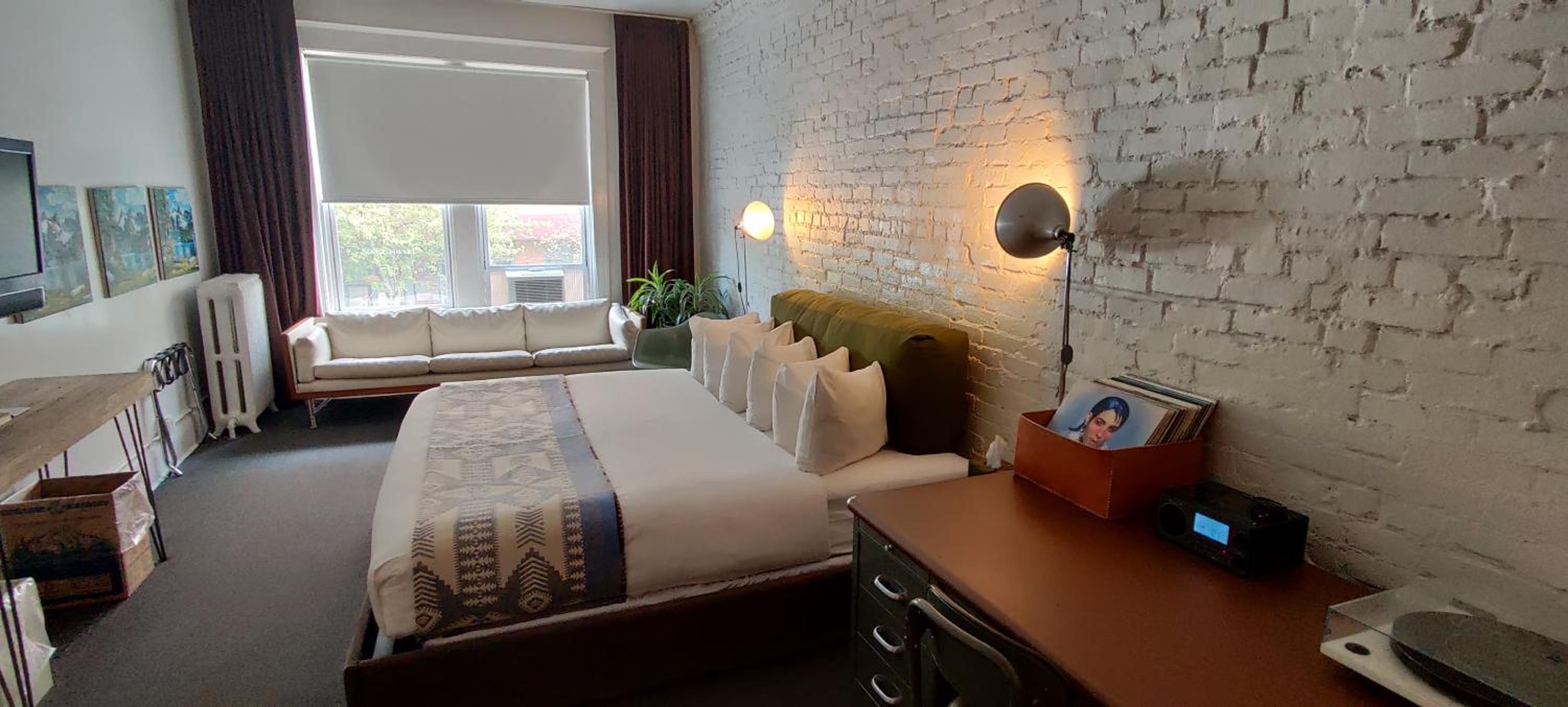 Deluxe Room with Private Bathroom photo 1