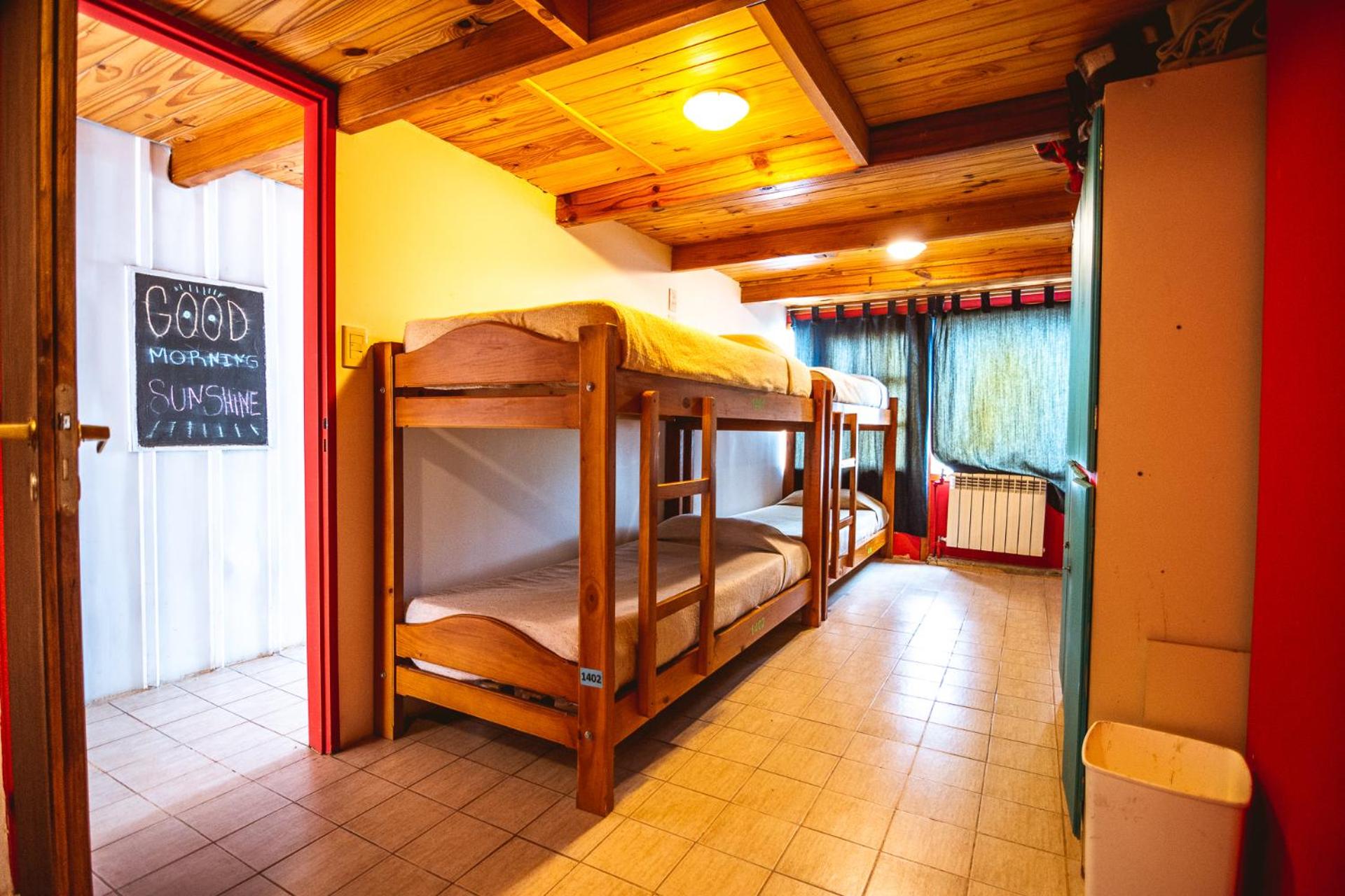 Single Bed in Dormitory Room with Shared Bathroom photo 3