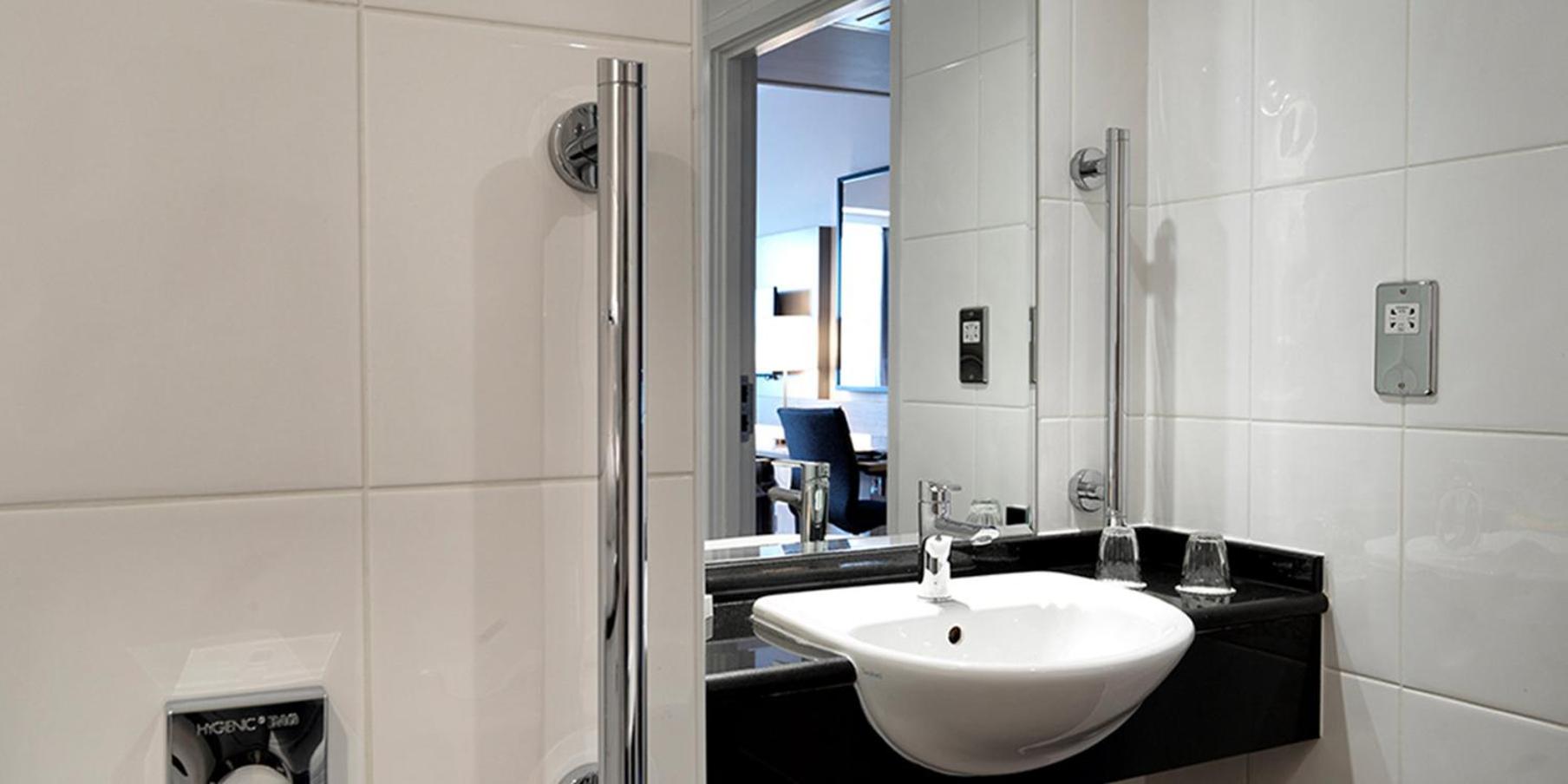 Standard Queen Room - Accessible - Photo 3