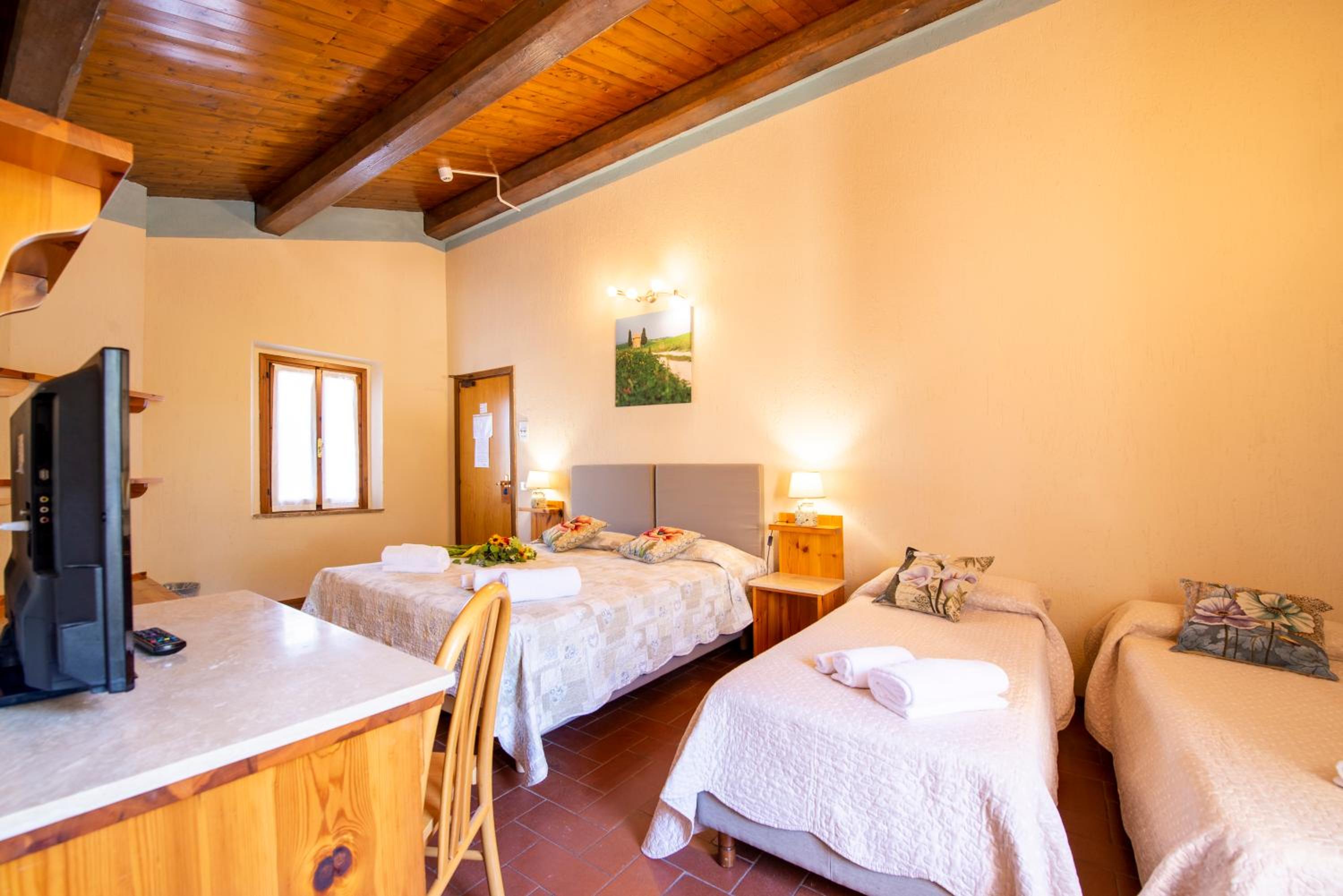 Quadruple Room - Photo 14