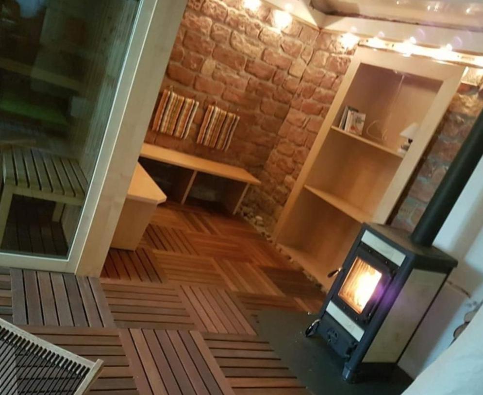 Economy Triple Room with Shared Bathroom photo 2