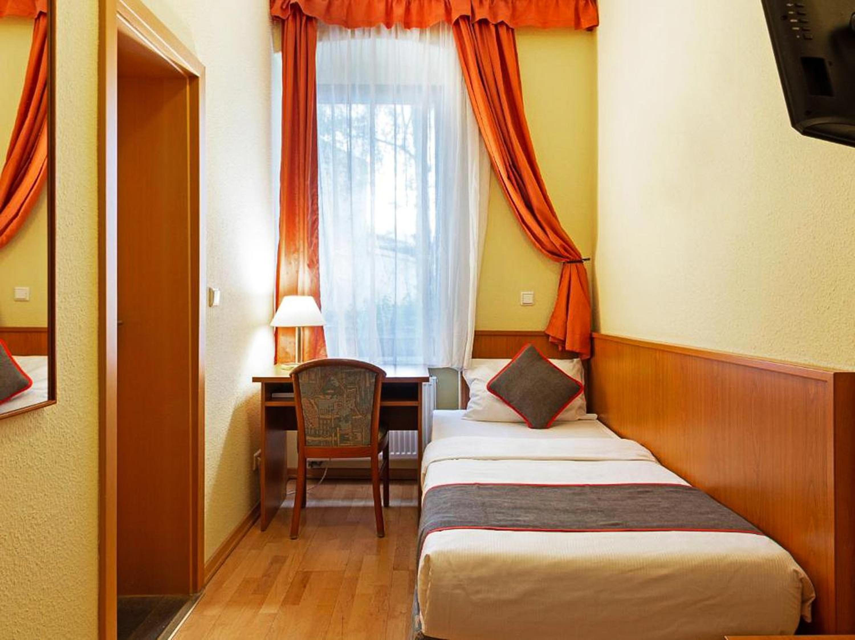 Single Room photo 2