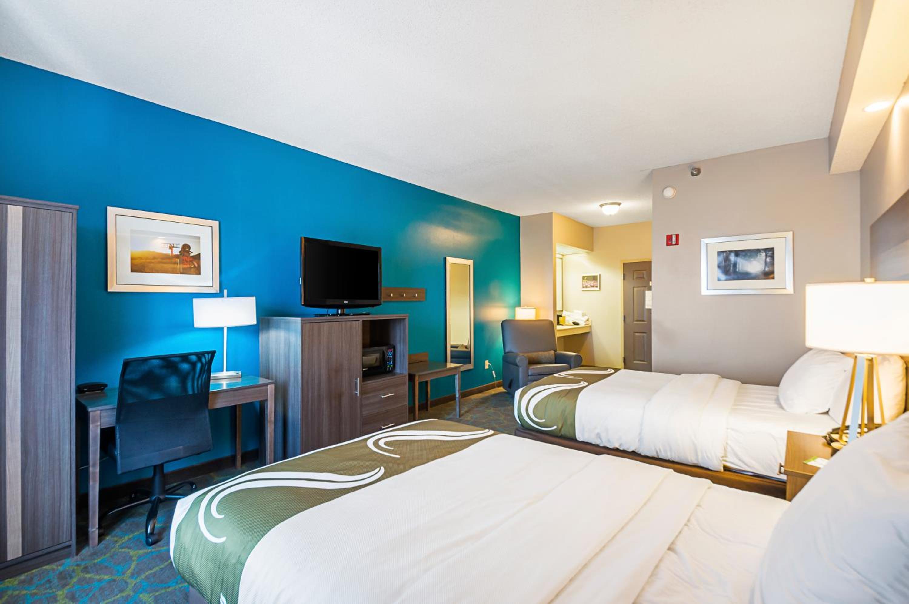 Double Room with Two Double Beds - Accessible/Non-Smoking - Photo 3