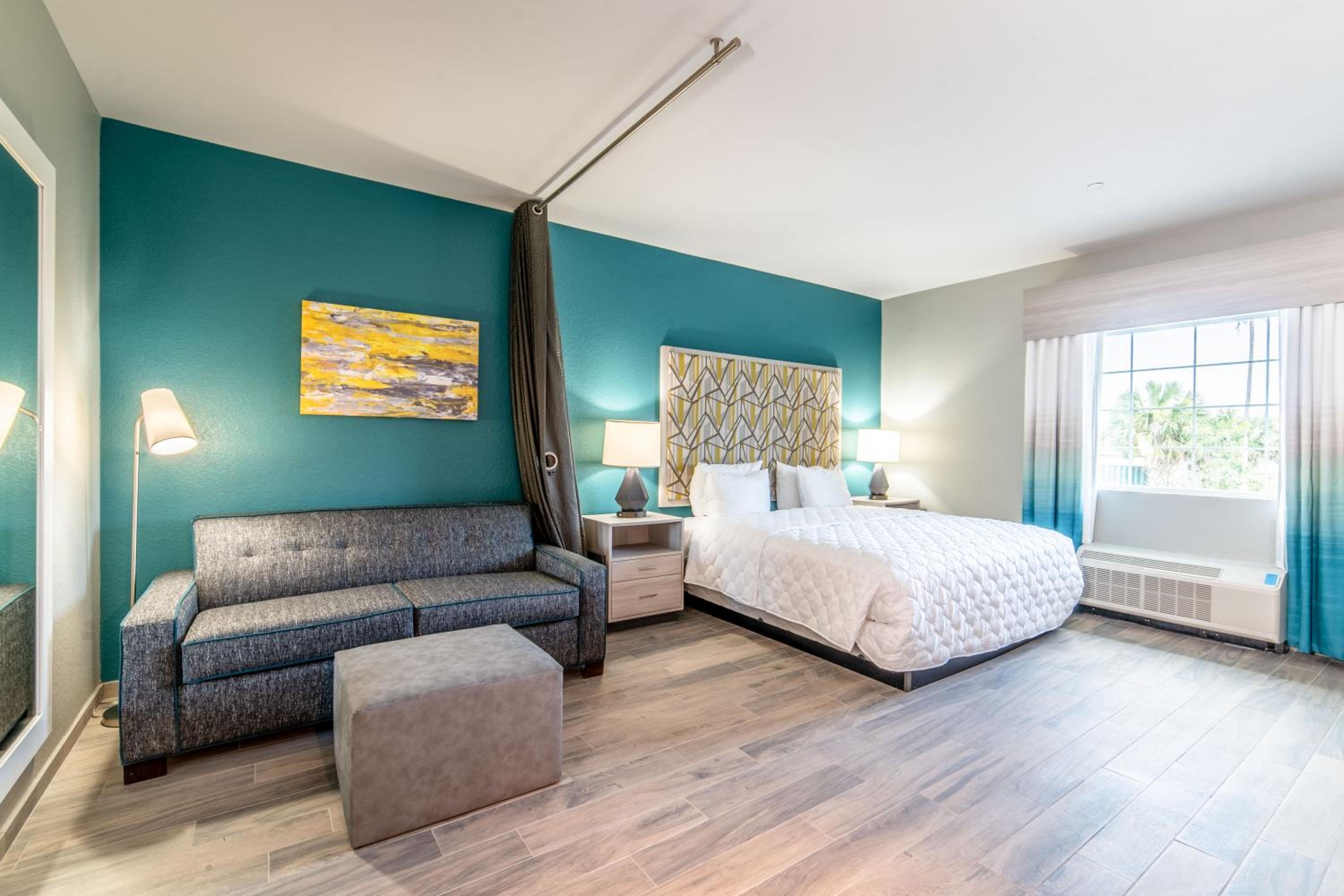 Deluxe King Suite