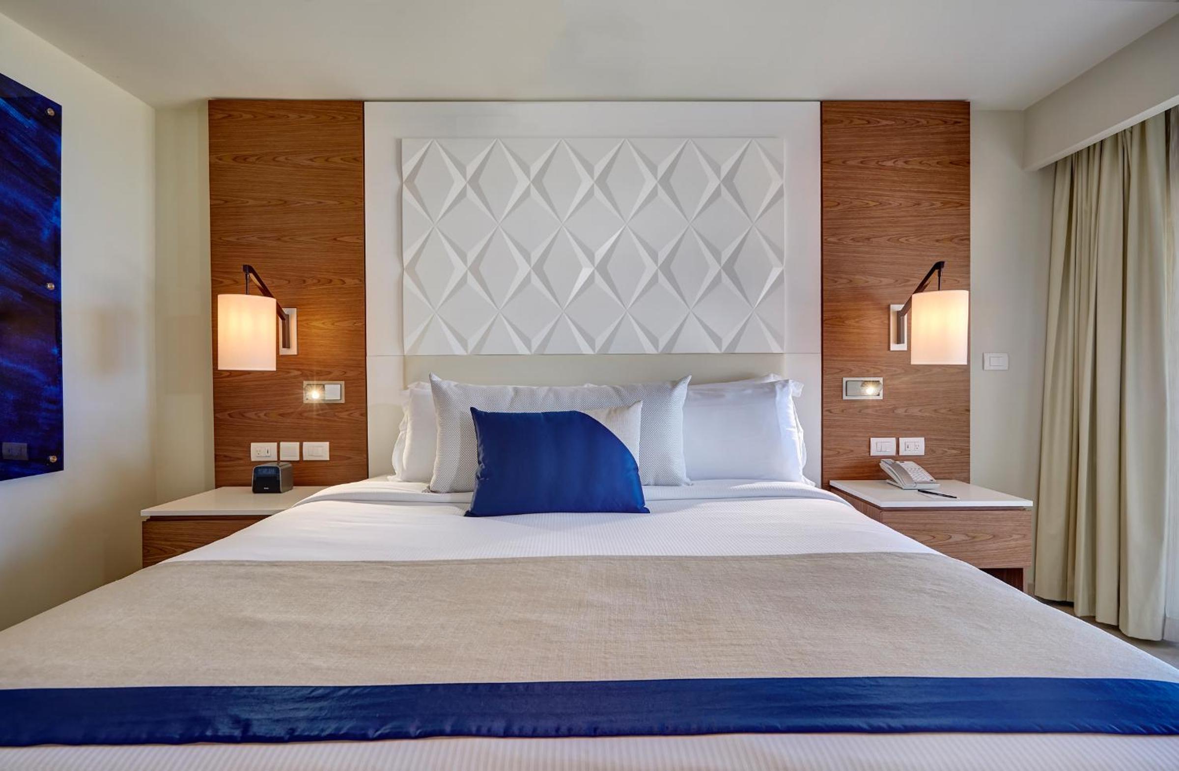 Luxury Chairman Two Bedroom Suite Ocean Front Diamond Club - Photo 1