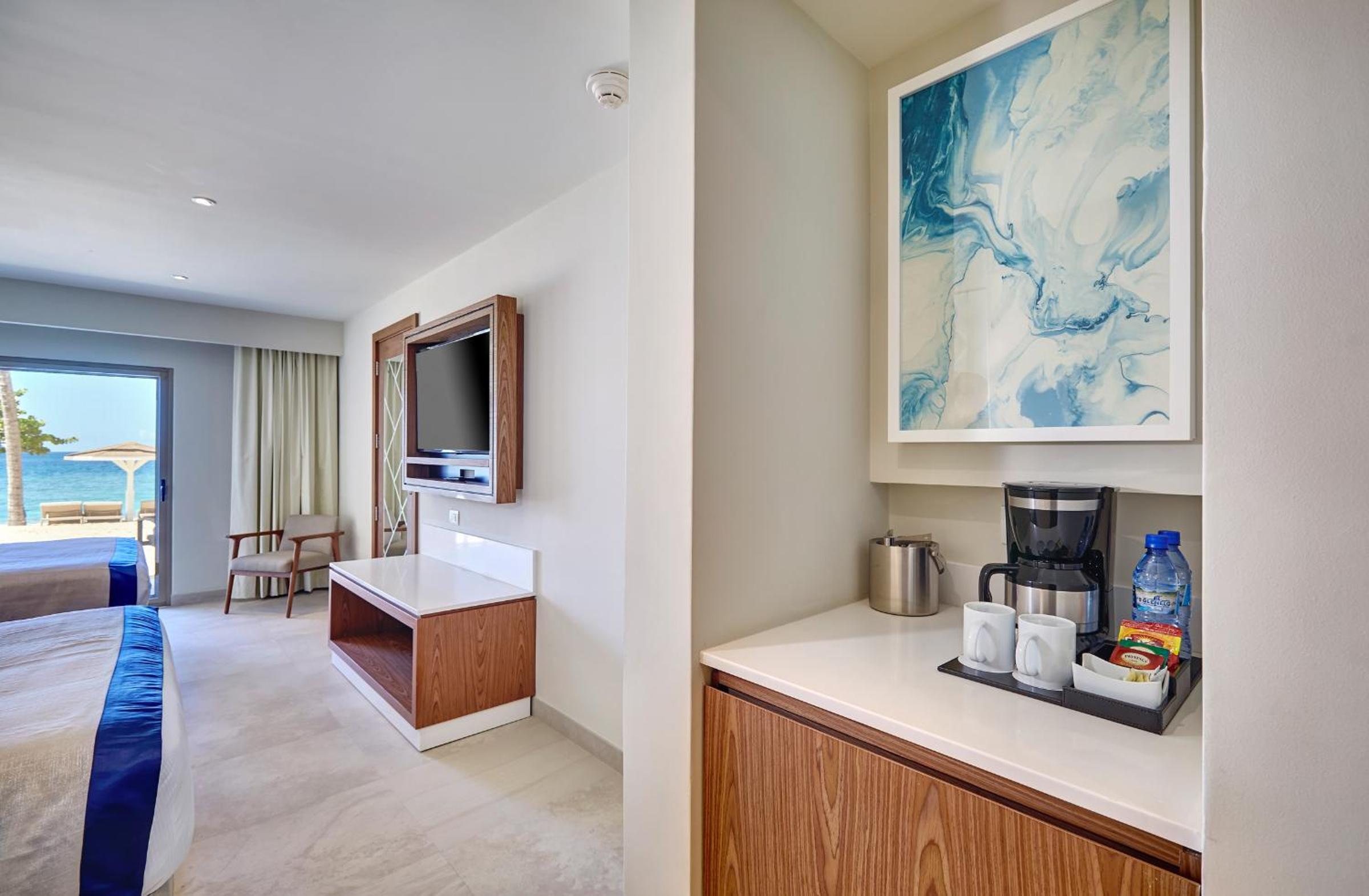 Luxury Junior Suite Ocean front Diamond Club - Photo 3
