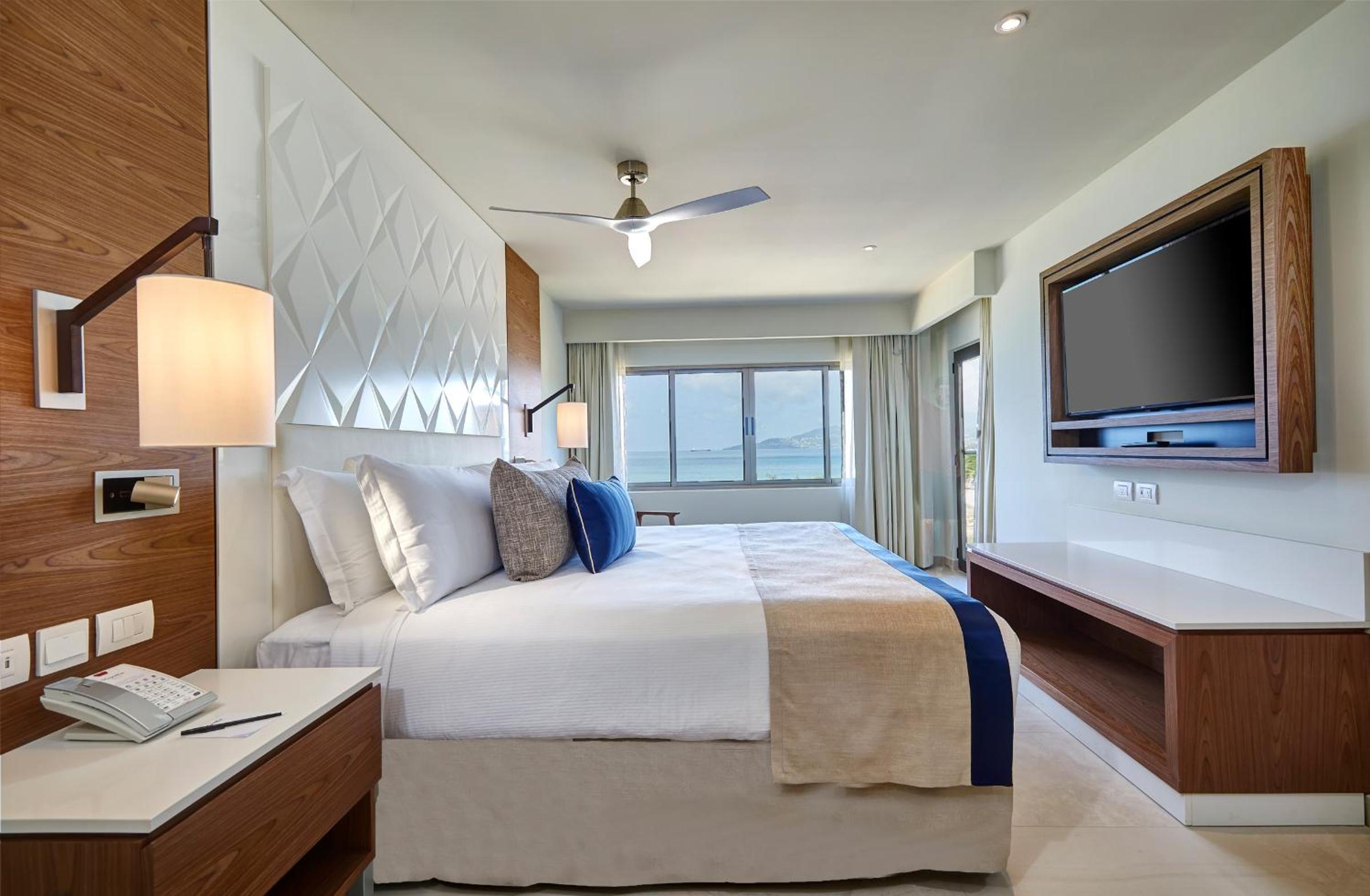 Luxury Junior Suite Ocean front Diamond Club - Photo 7