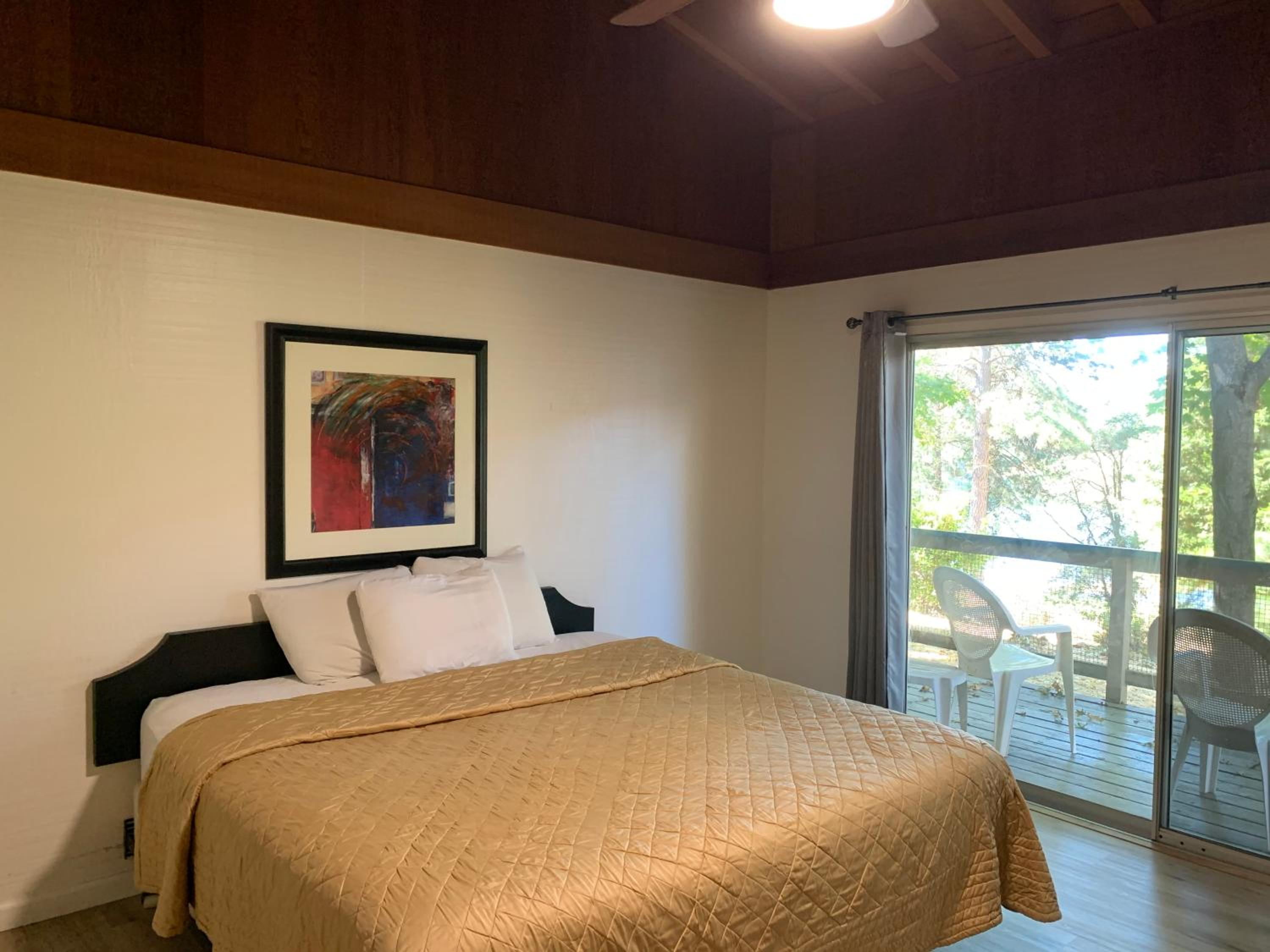 Standard King Room - Photo 1