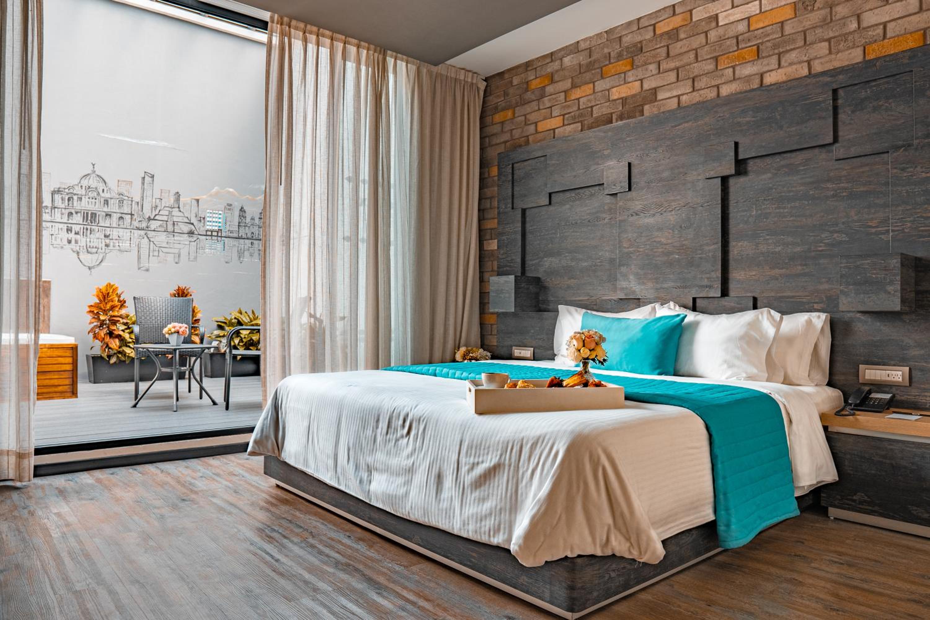 Queen Suite with Spa Bath