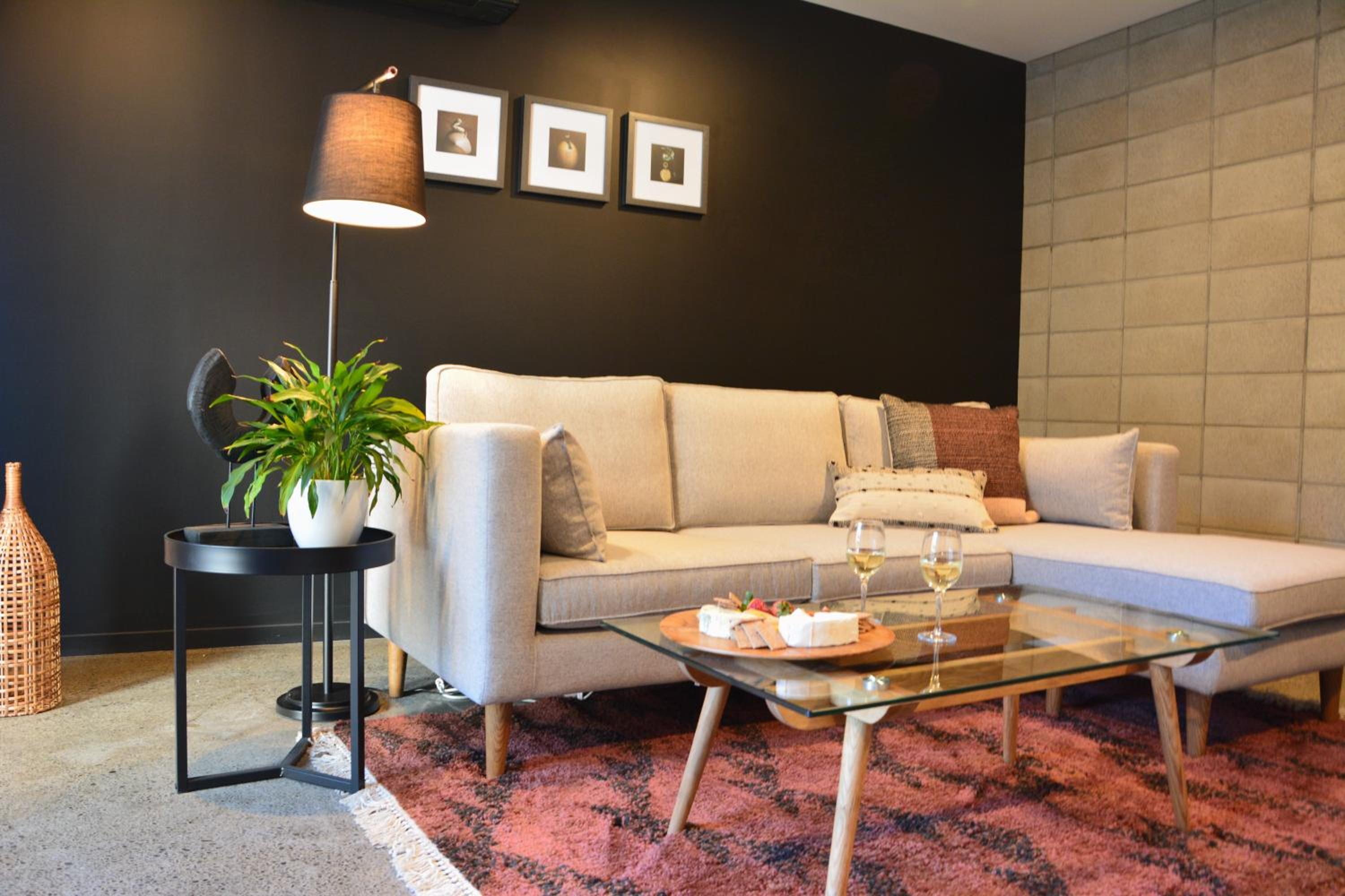 Deluxe 1 Bedroom Apartment