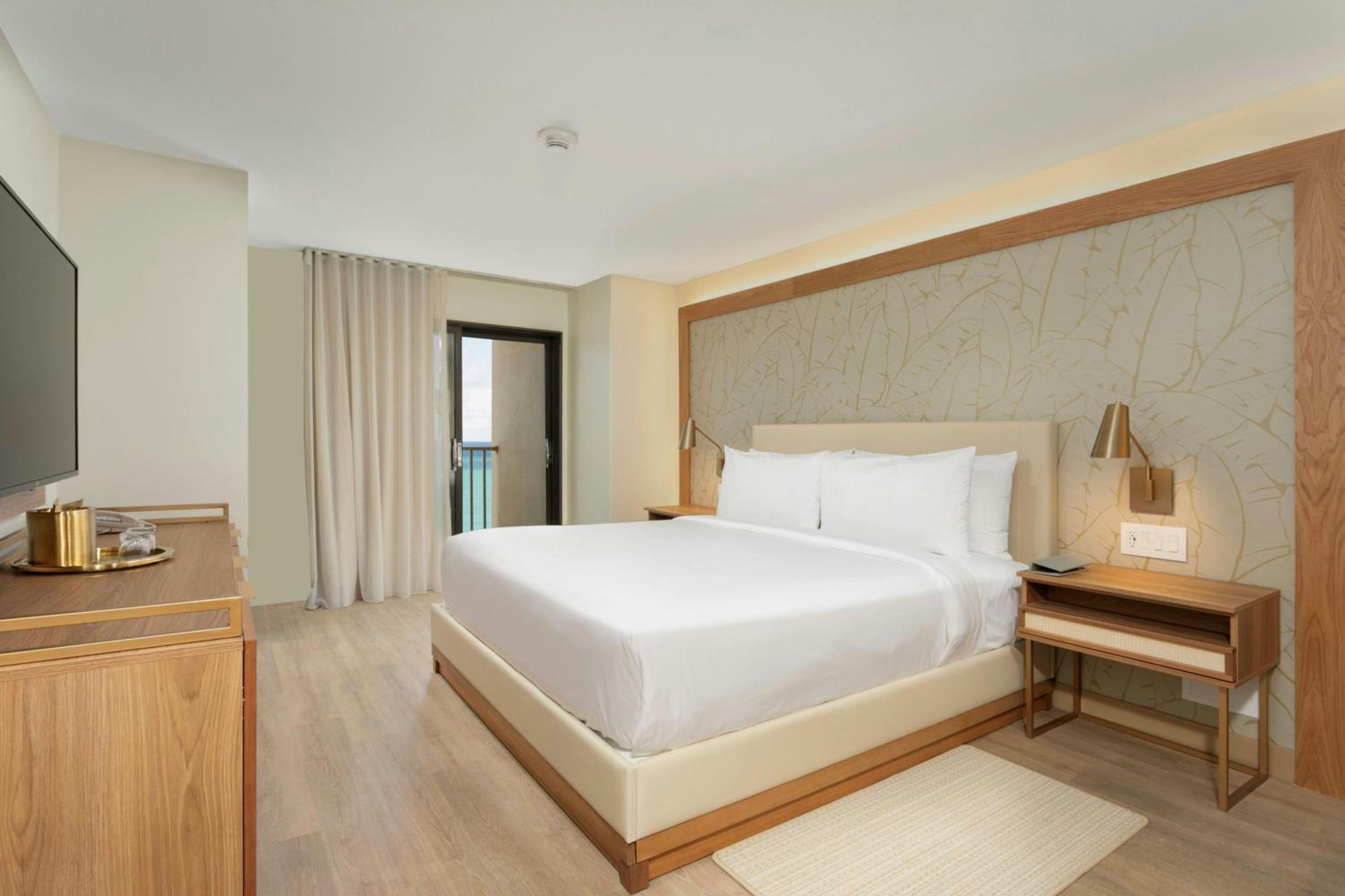 King Room with Isla Verde Beach View - Ocean Front