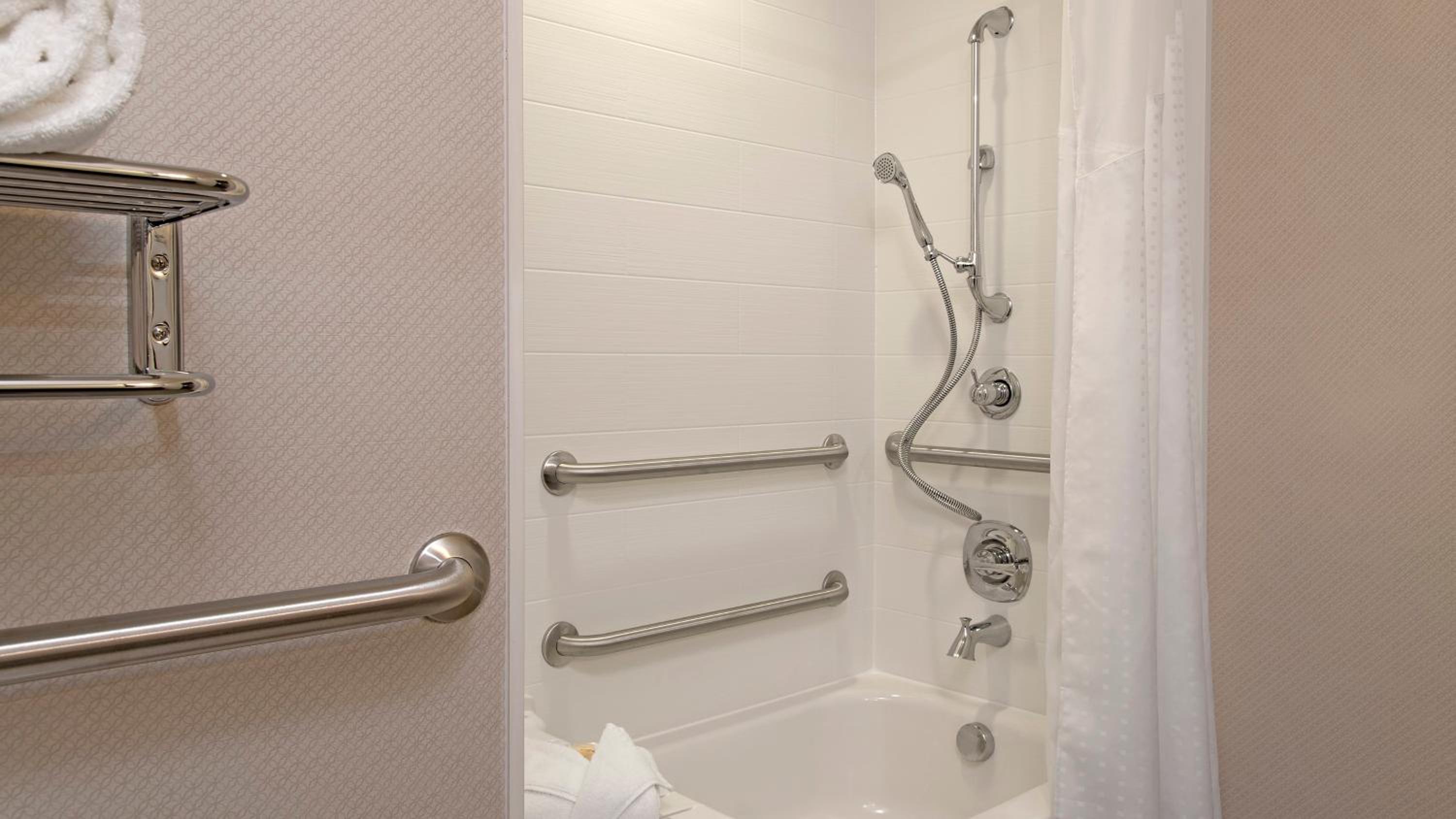 Queen Room with Two Queen Beds and Mobility Accessible Bathtub