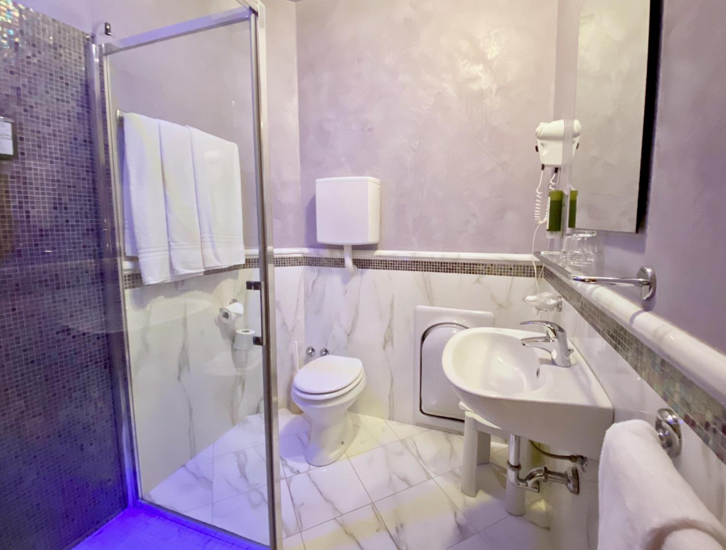 Double or Twin Room with Extra Bed photo 3