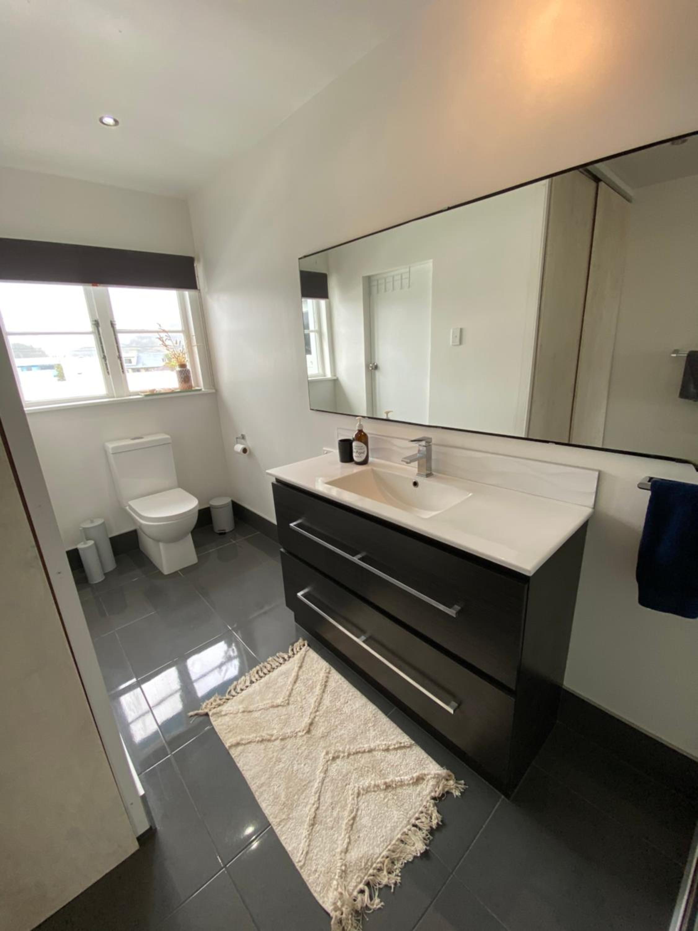 Single Room with Shared Bathroom photo 2