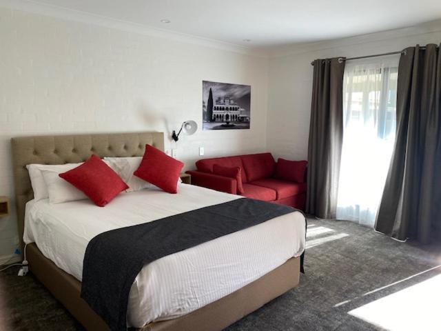 Queen Room with Spa Bath photo 3