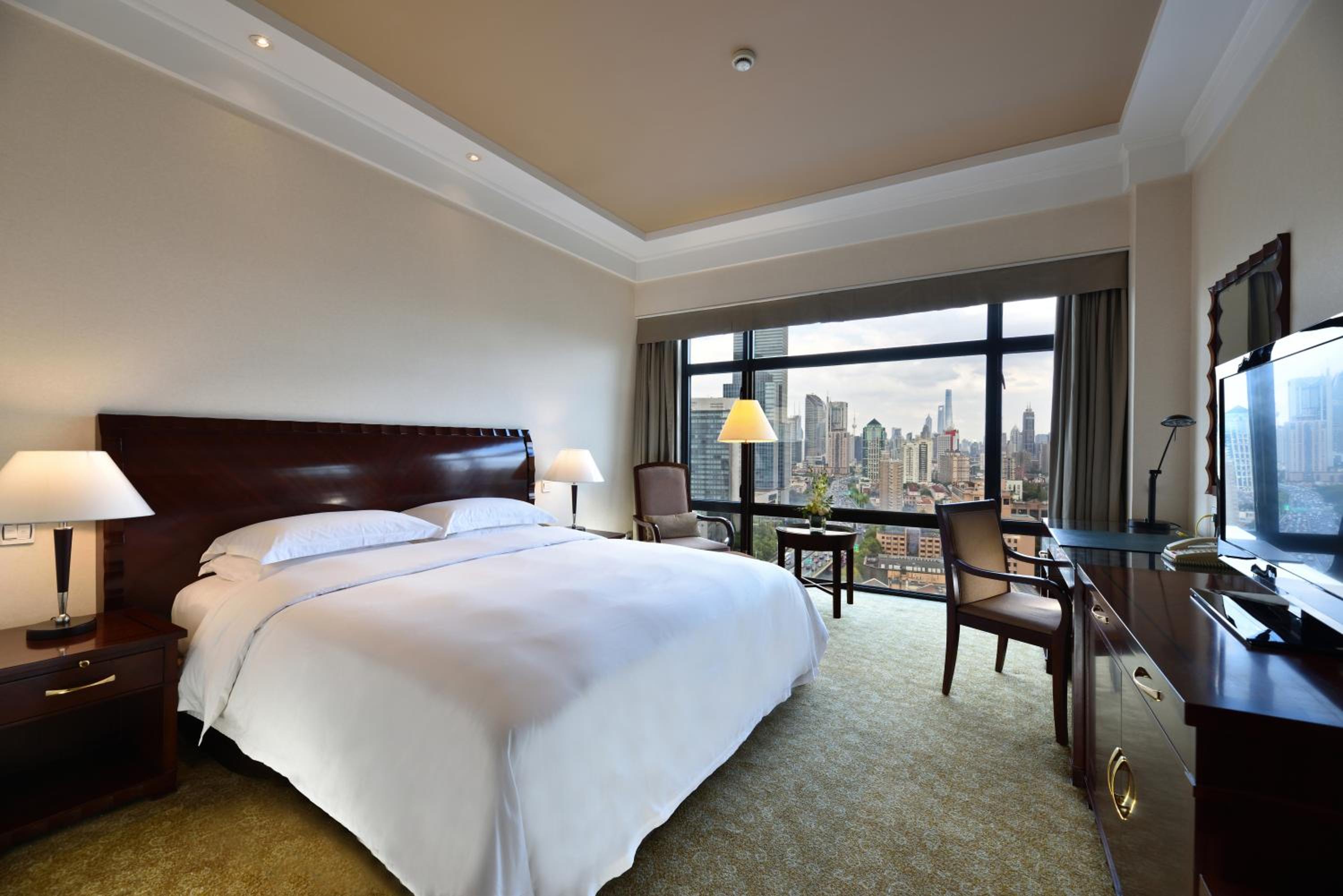 2 Free Lunch/Dinner Set - Deluxe Room