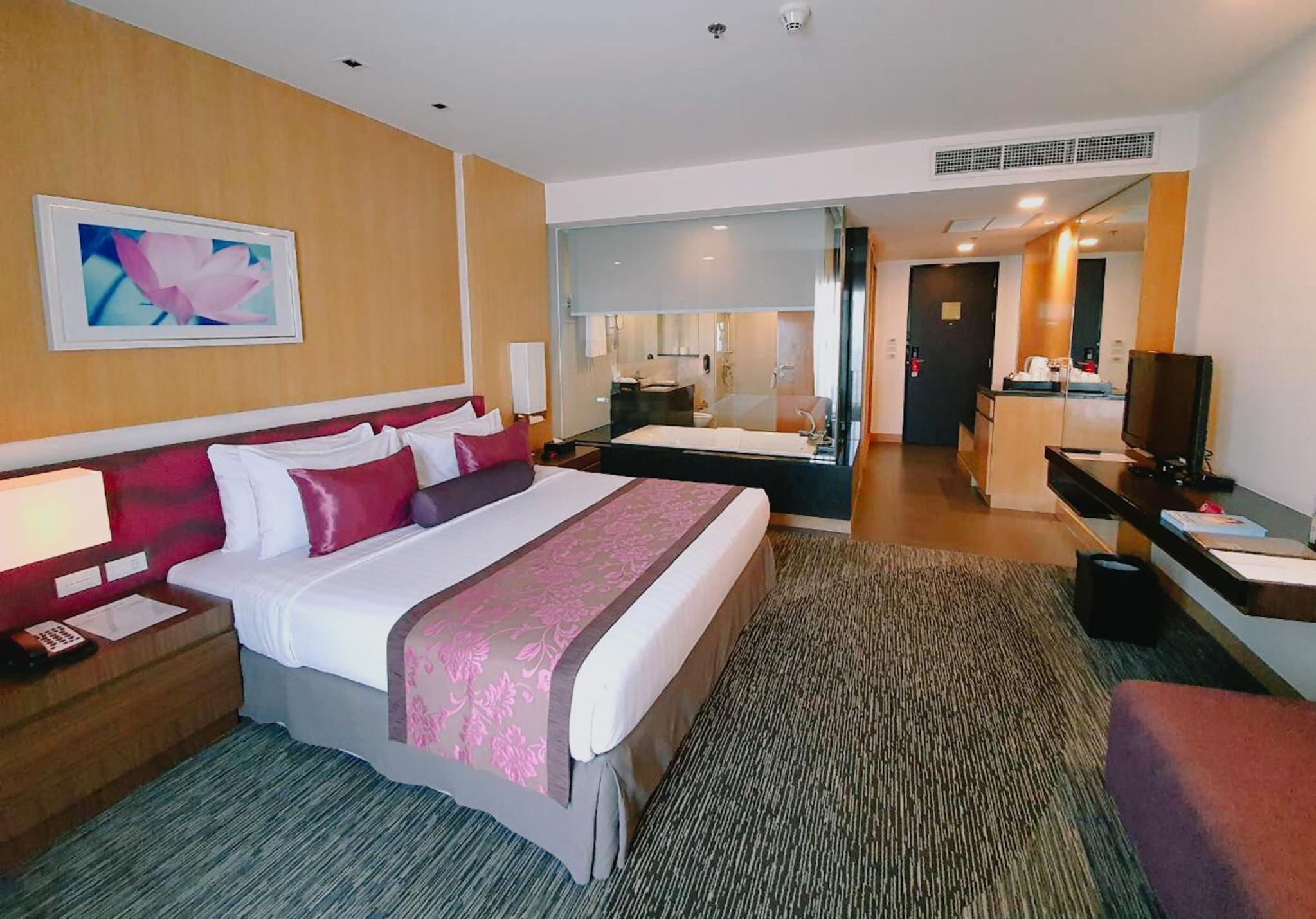 Deluxe Plus Twin Room with Balcony - Photo 6