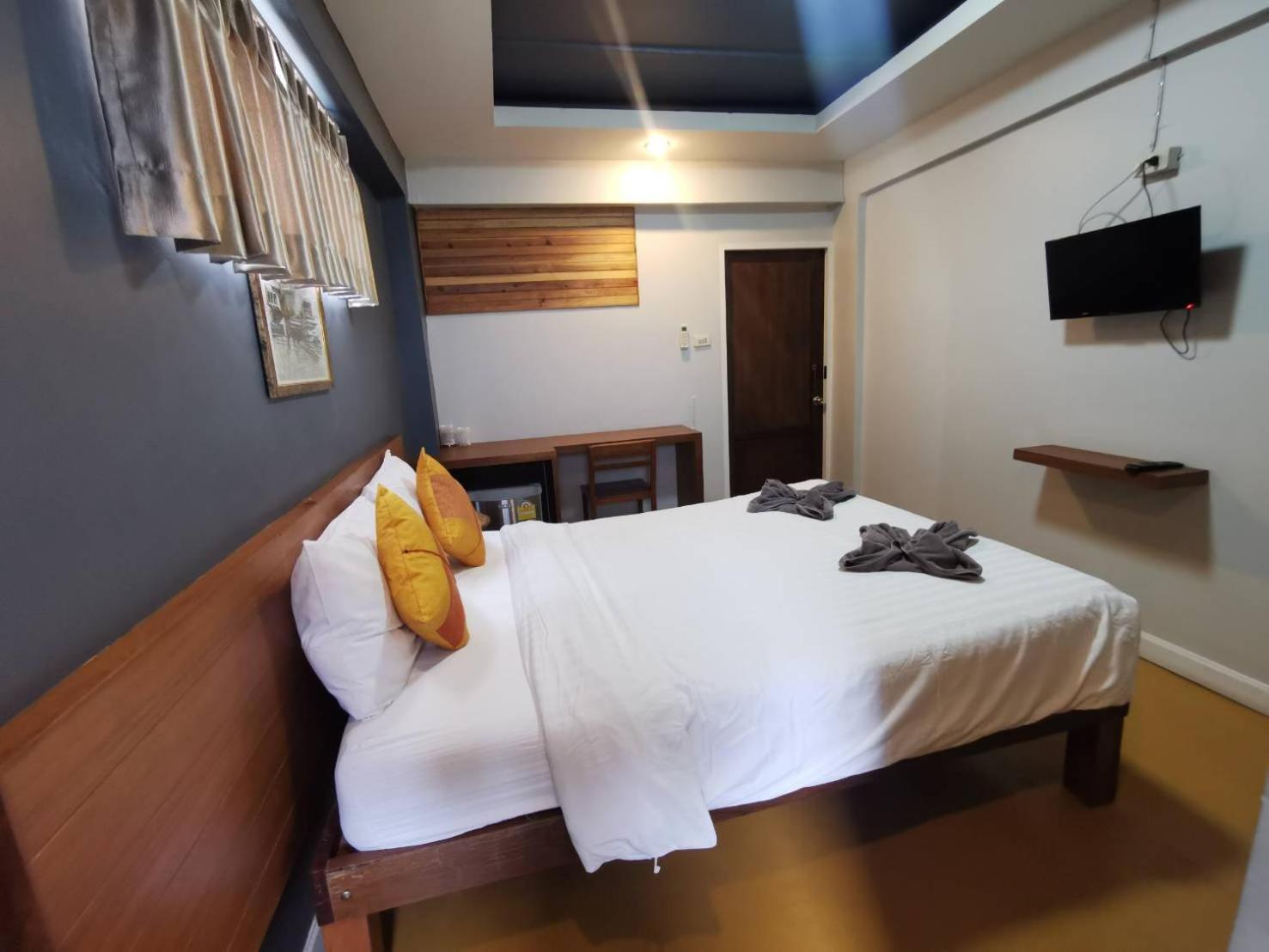 Superior King Room - Photo 9